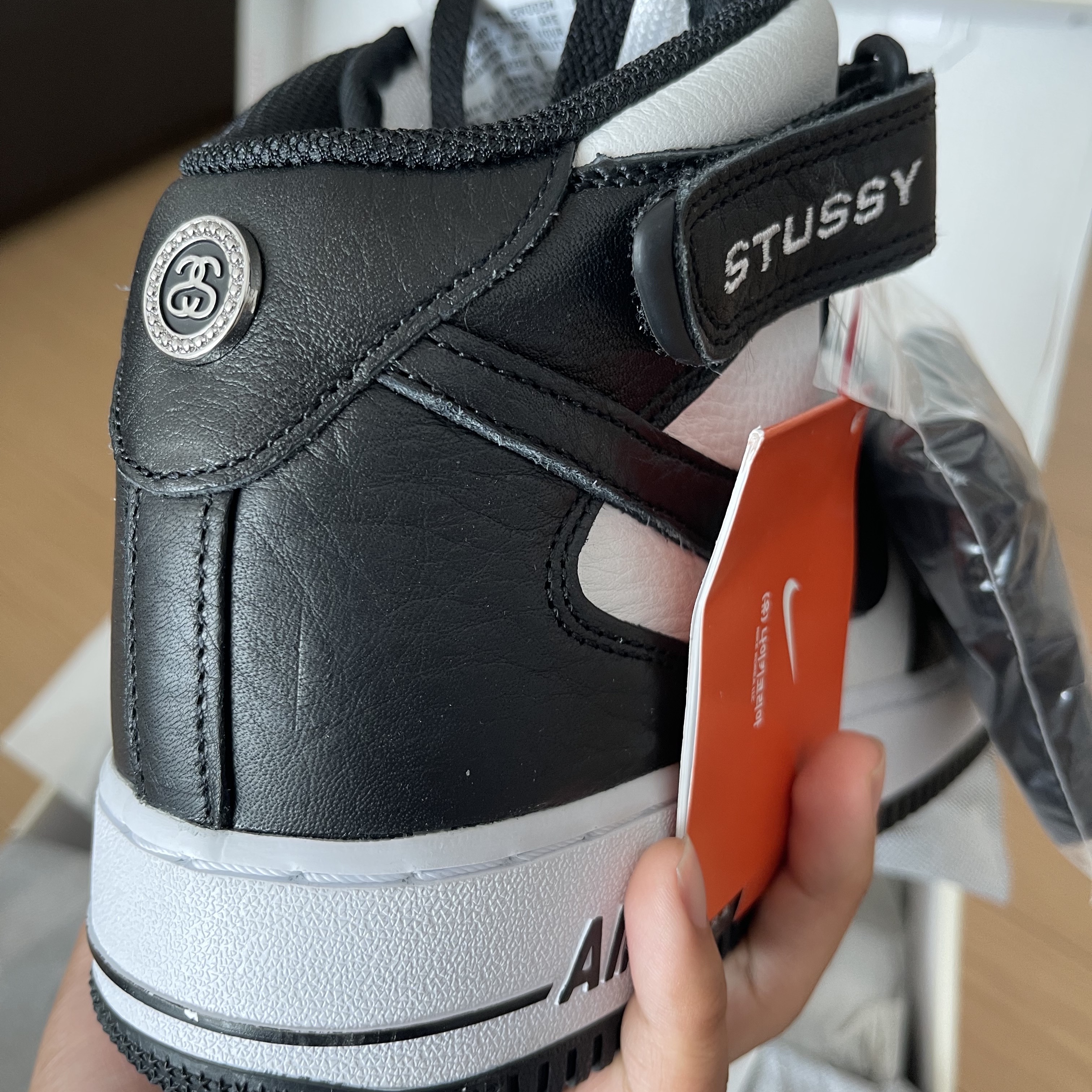 Nike x Stussy Air Force 1 '07 Mid SP Black and Light Bone 착용 스타일