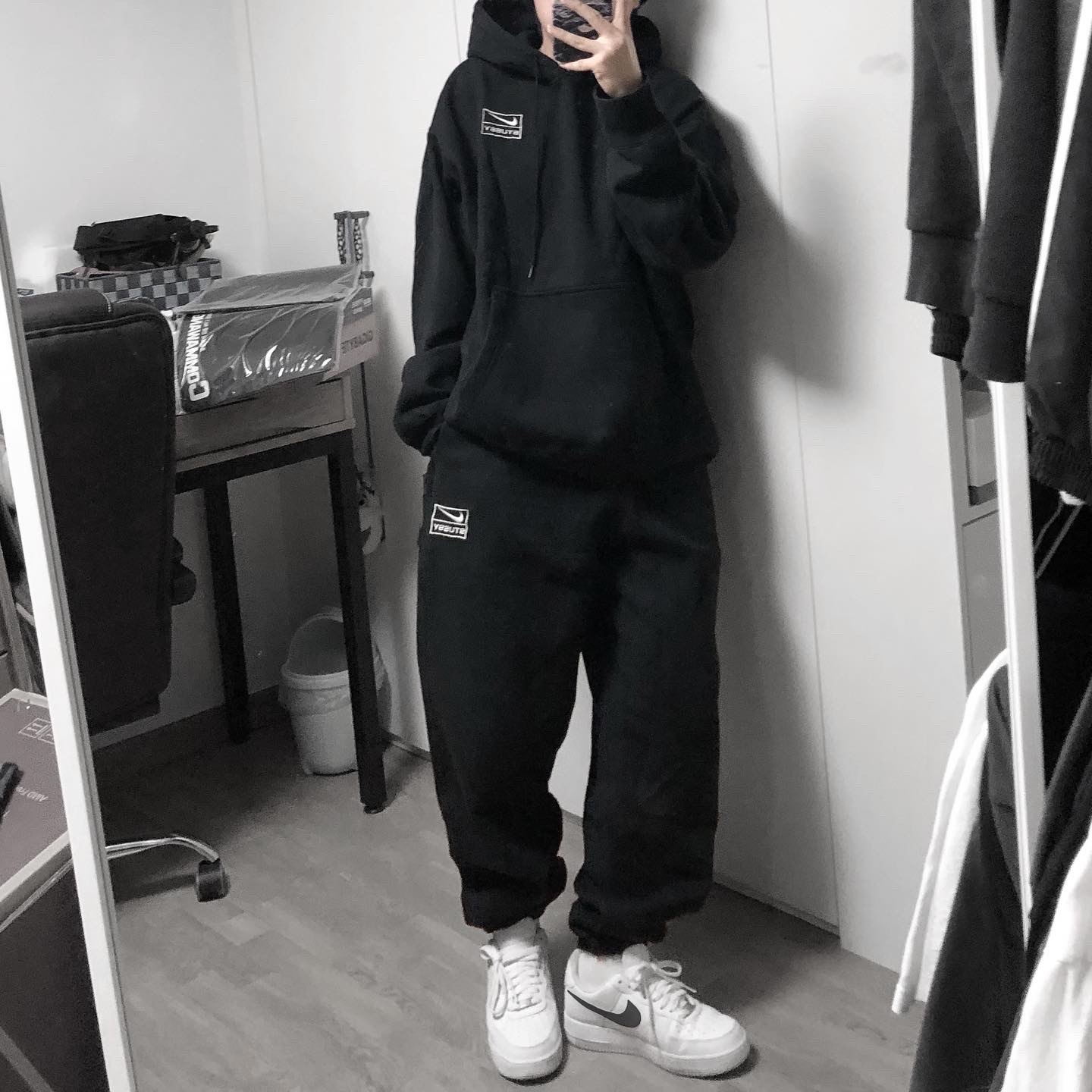 Nike x Stussy NRG RA Washed Pullover Hoodie Black (DN4028-010), Nike x Stussy NRG RA Washed Fleece Pants Black (DN4030-010) 착용 스타일 - 2