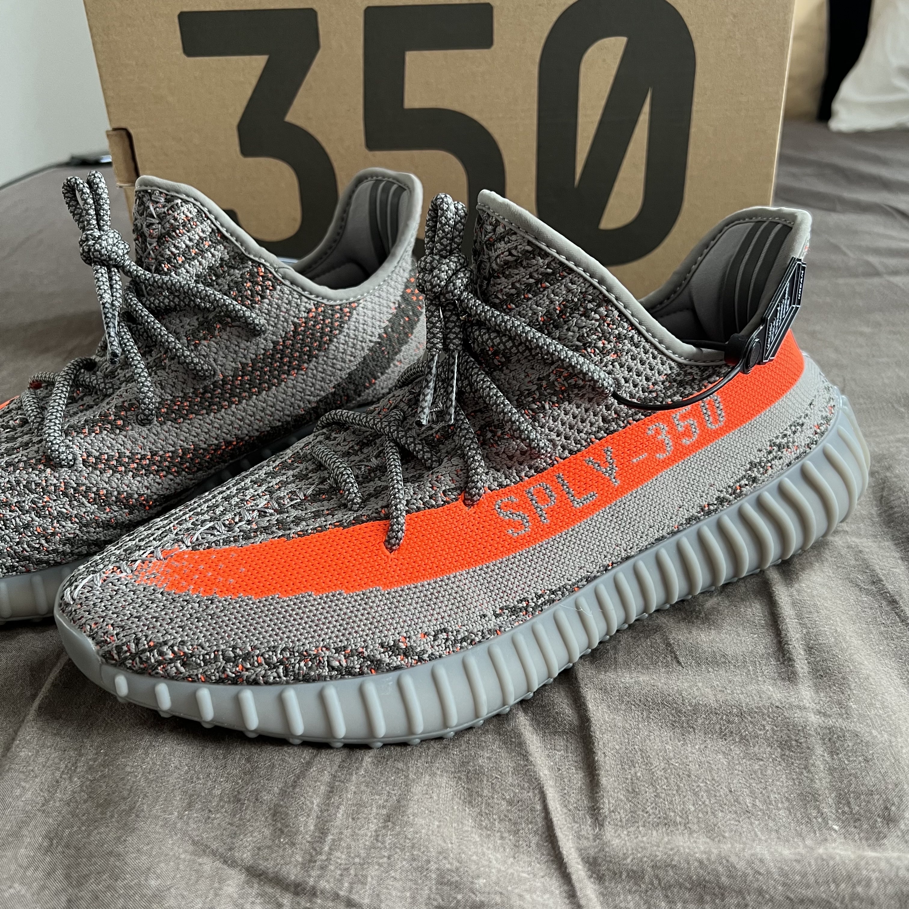 Adidas Yeezy Boost 350 V2 Beluga - Reflective 착용 스타일 - 2
