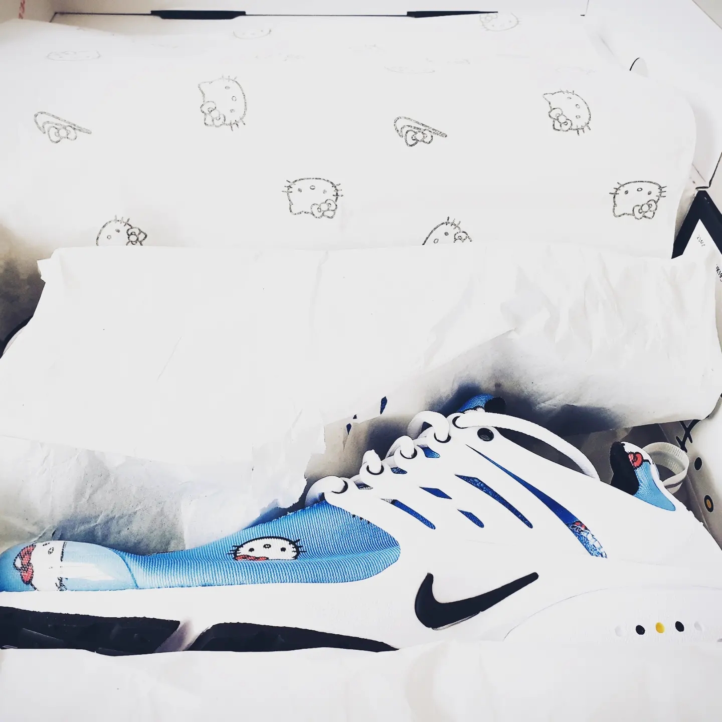 Nike x Hello Kitty Air Presto University Blue 착용 스타일 - 3