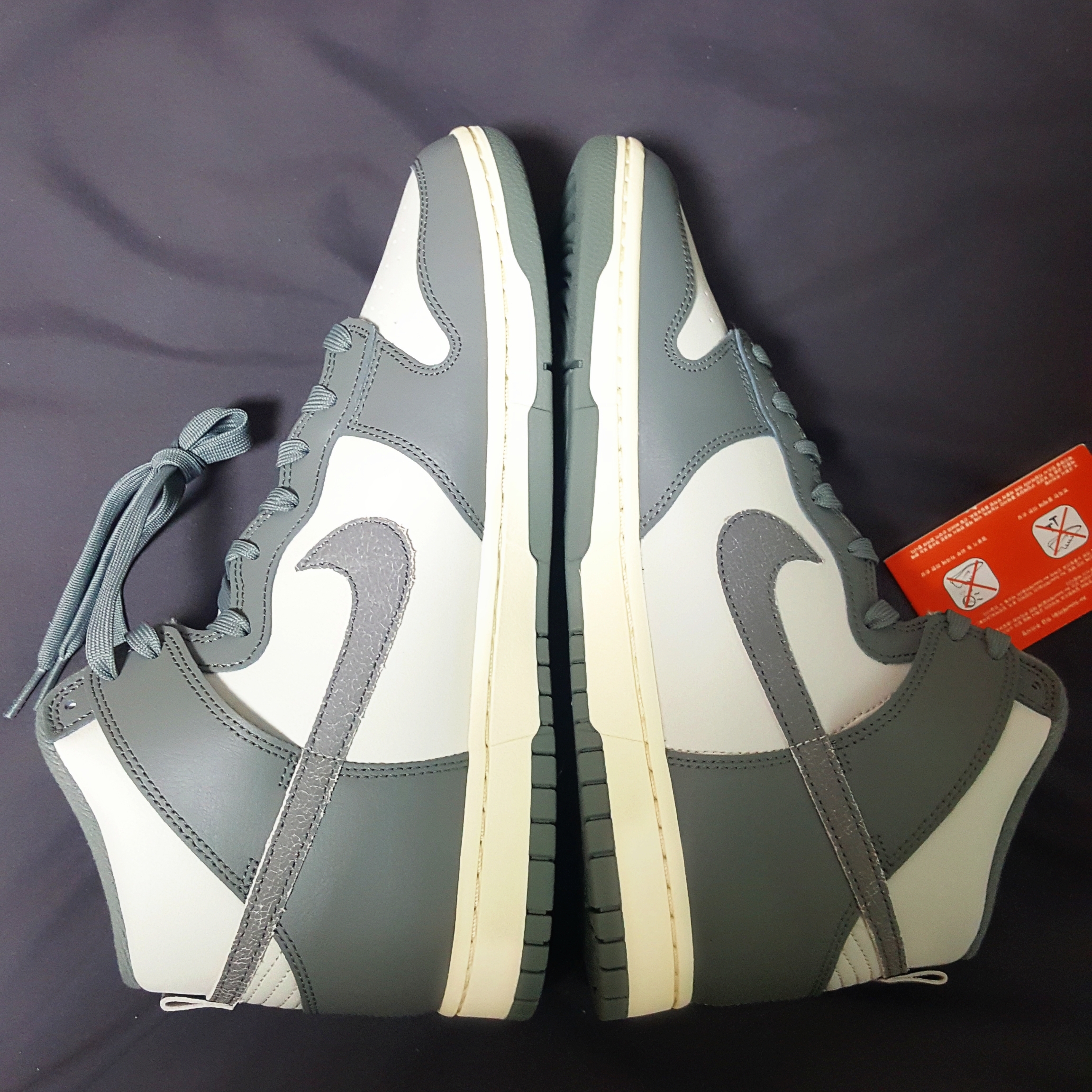 Nike Dunk High Retro SE VNTG Light Bone 착용 스타일 - 4