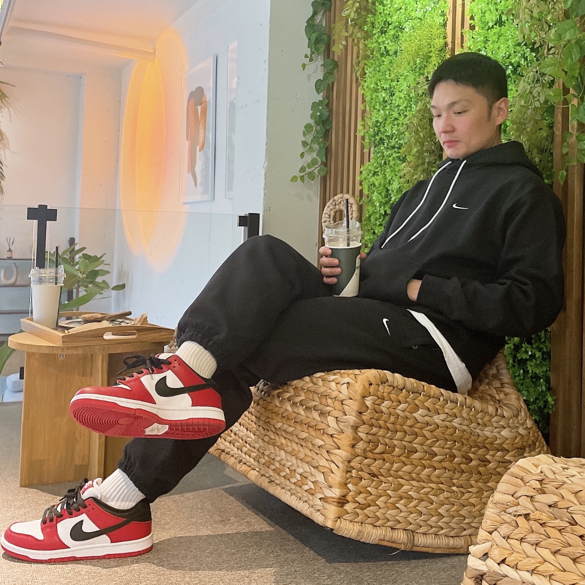 Nike SB Dunk Low Pro Chicago, Nike NRG Solo Swoosh Fleece Hoodie Black White - Asia 착용 스타일