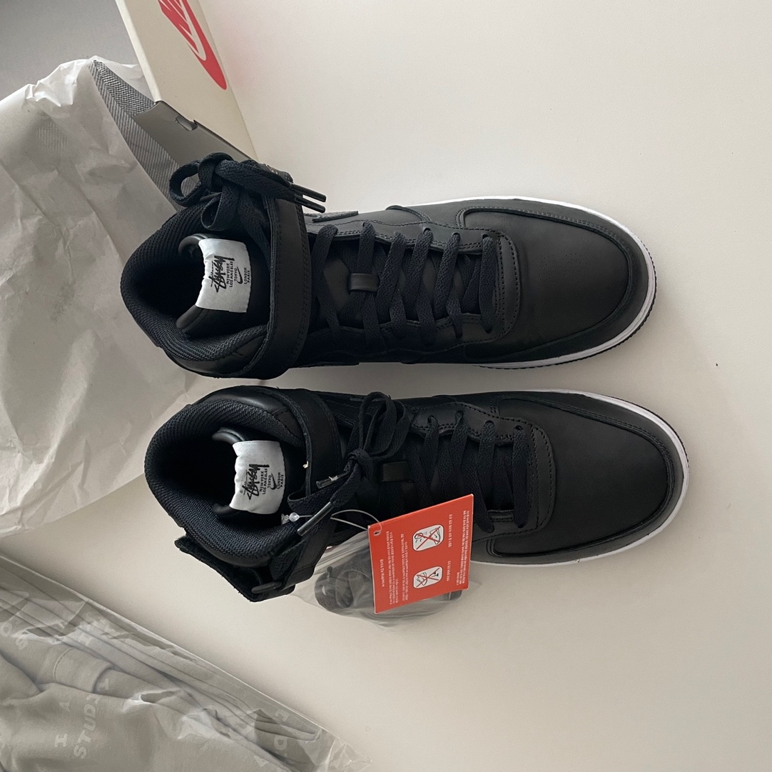 Nike x Stussy Air Force 1 '07 Mid SP Black 착용 스타일 - 3