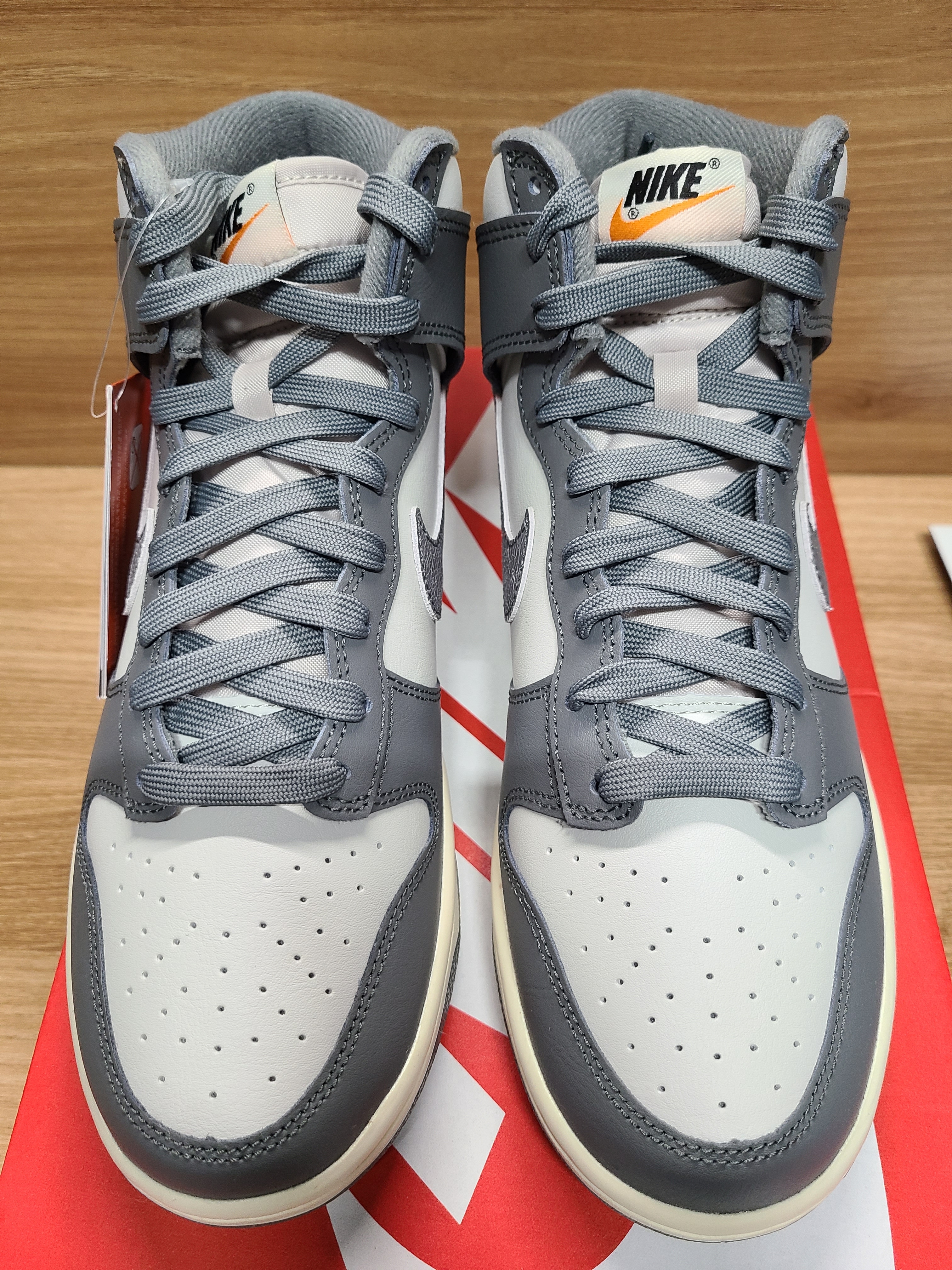 Nike Dunk High Retro SE VNTG Light Bone 착용 스타일 - 2