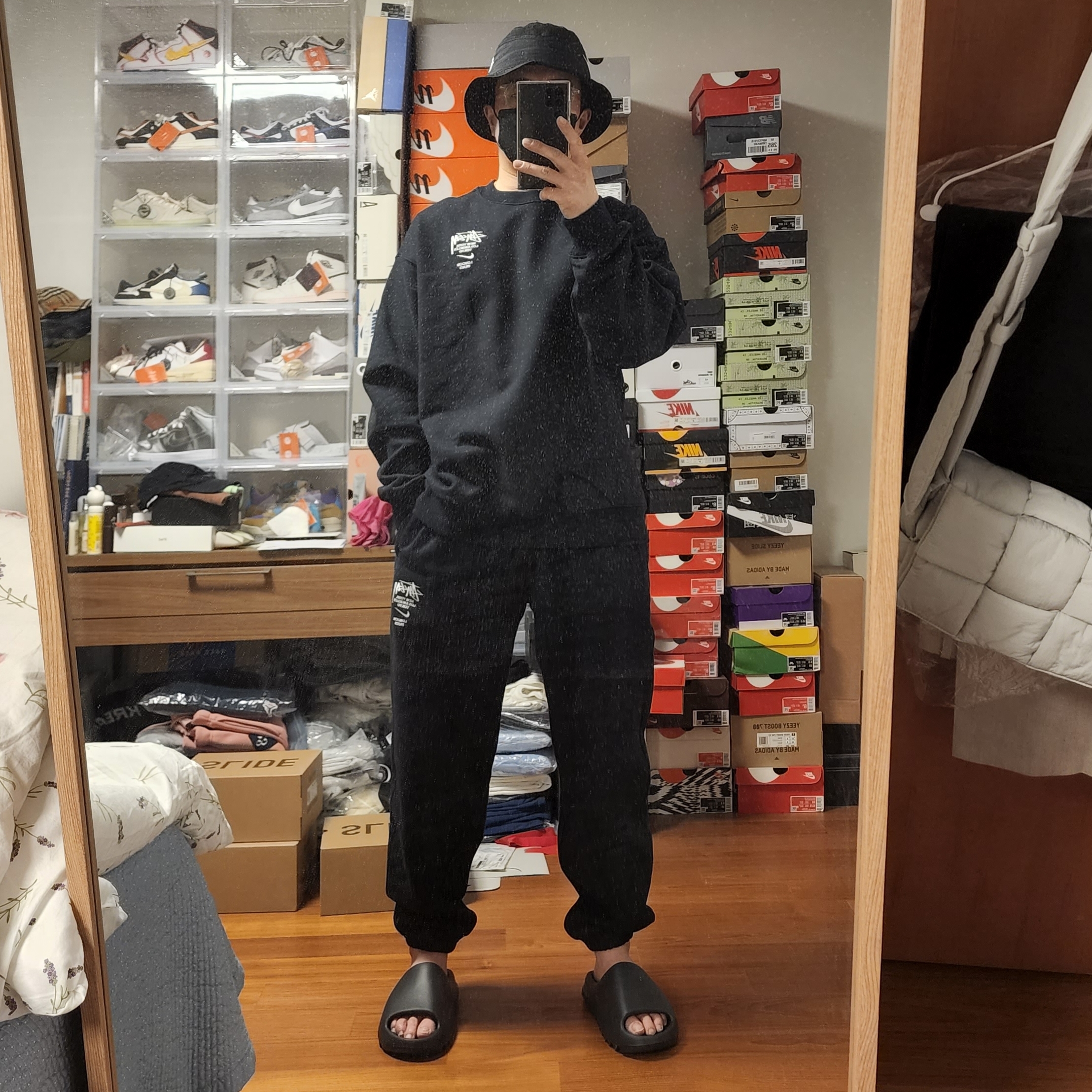 Nike x Stussy Bucket Hat Black, Nike x Stussy NRG ZR Fleece Crewneck Black - US/EU 착용 스타일 - 2