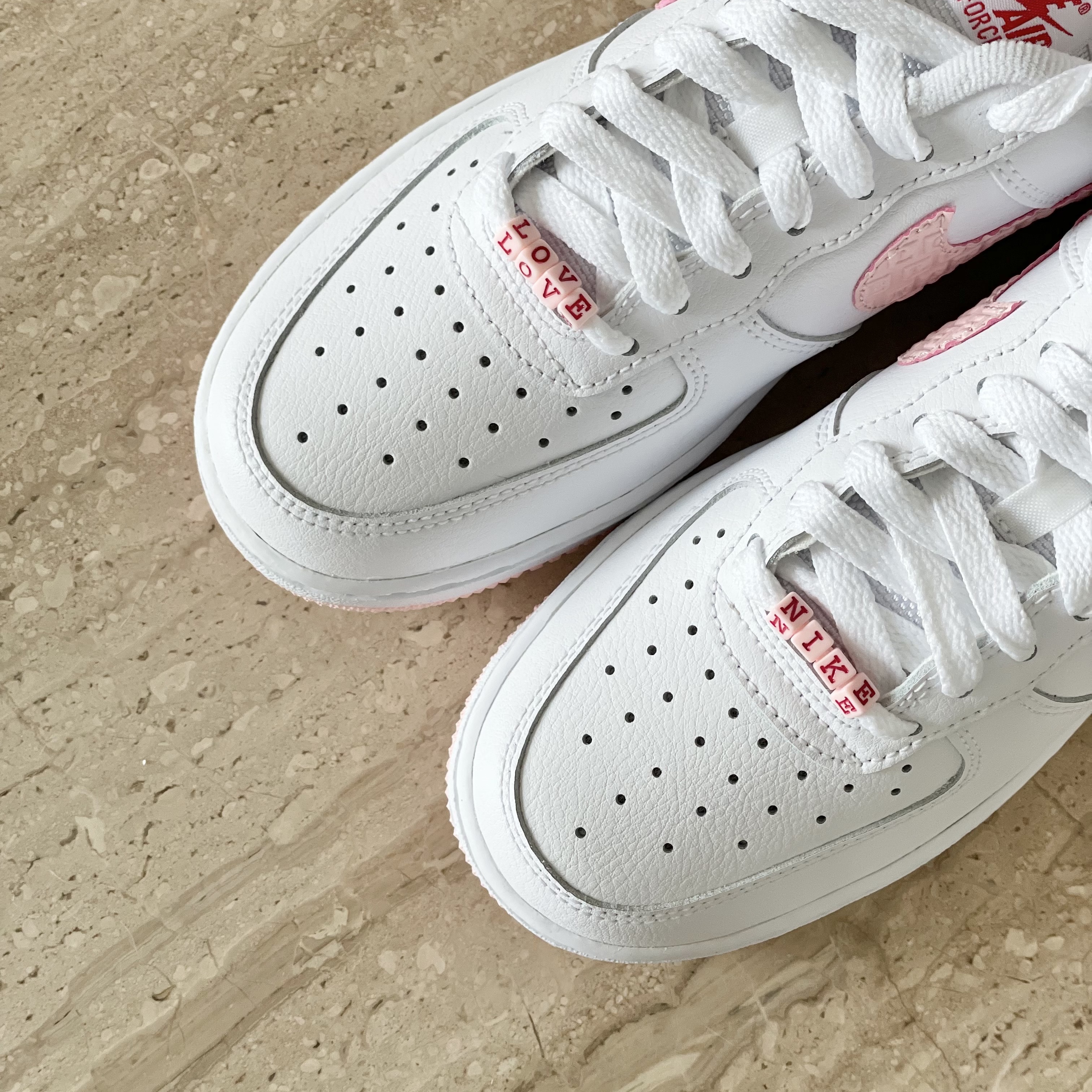 (W) Nike Air Force 1 '07 Valentine Day 2022 착용 스타일