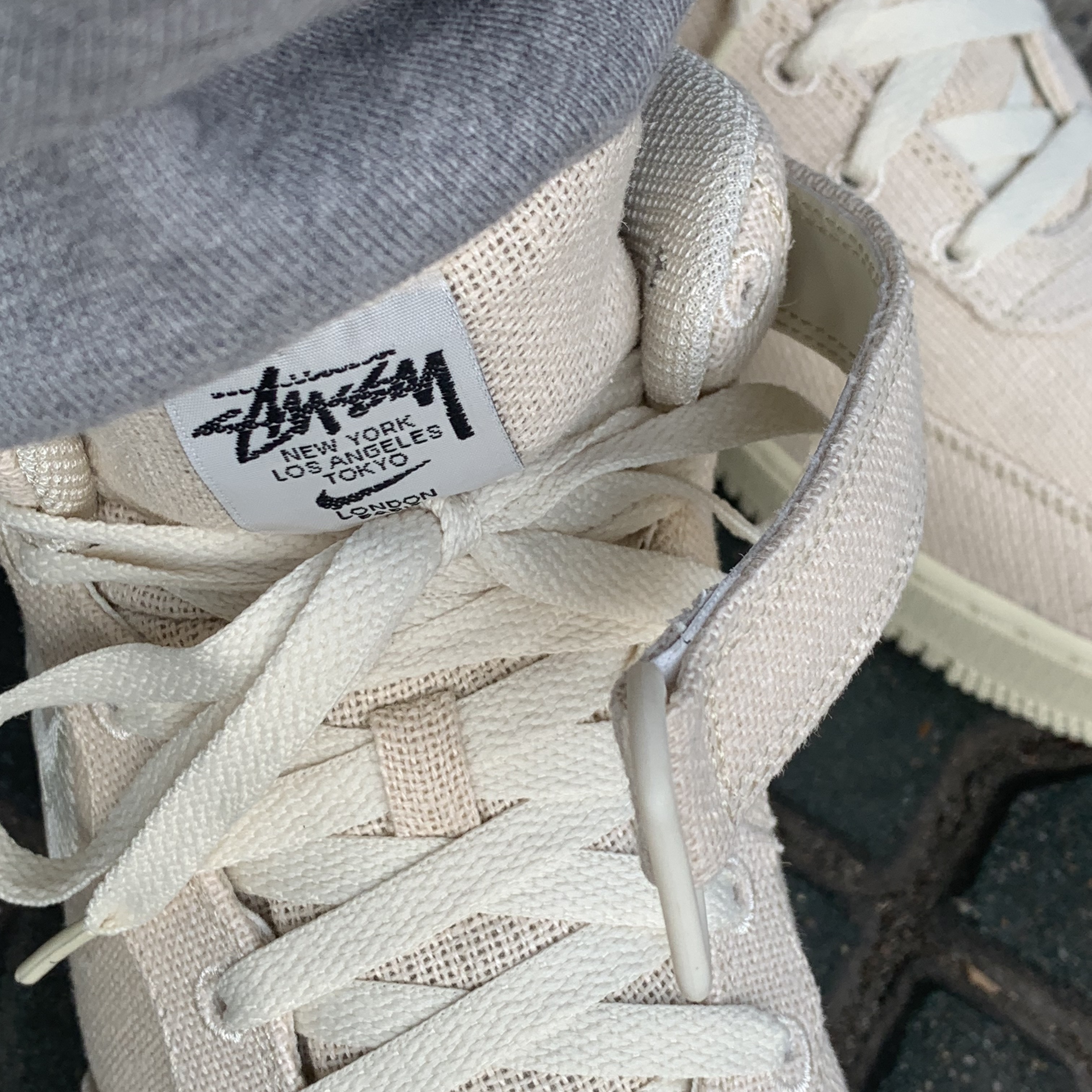 Nike x Stussy Air Force 1 '07 Mid SP Fossil, Nike x Stussy NRG BR Crew Fleece Grey 착용 스타일 - 2