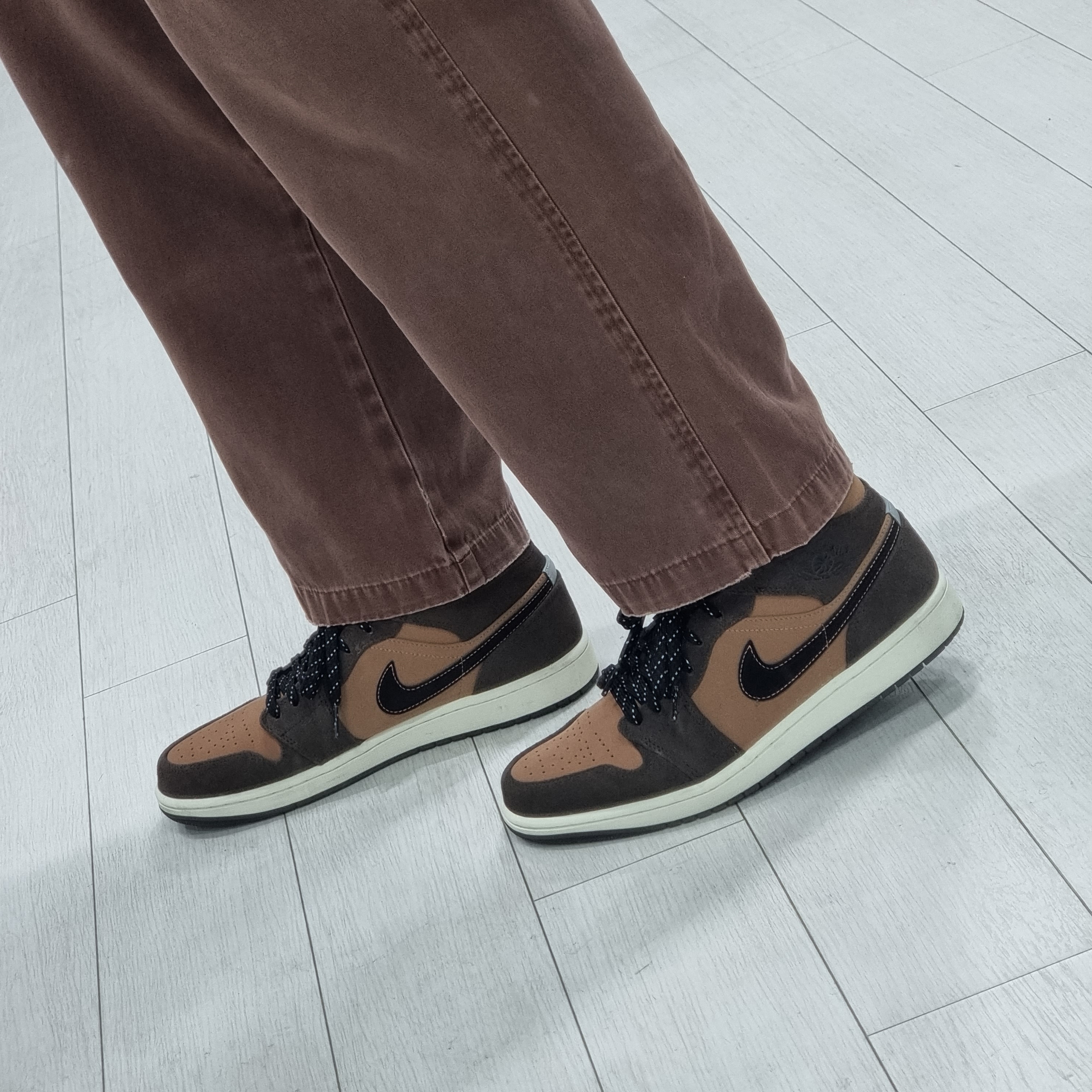 Jordan 1 Mid SE Dark Chocolate 착용 스타일