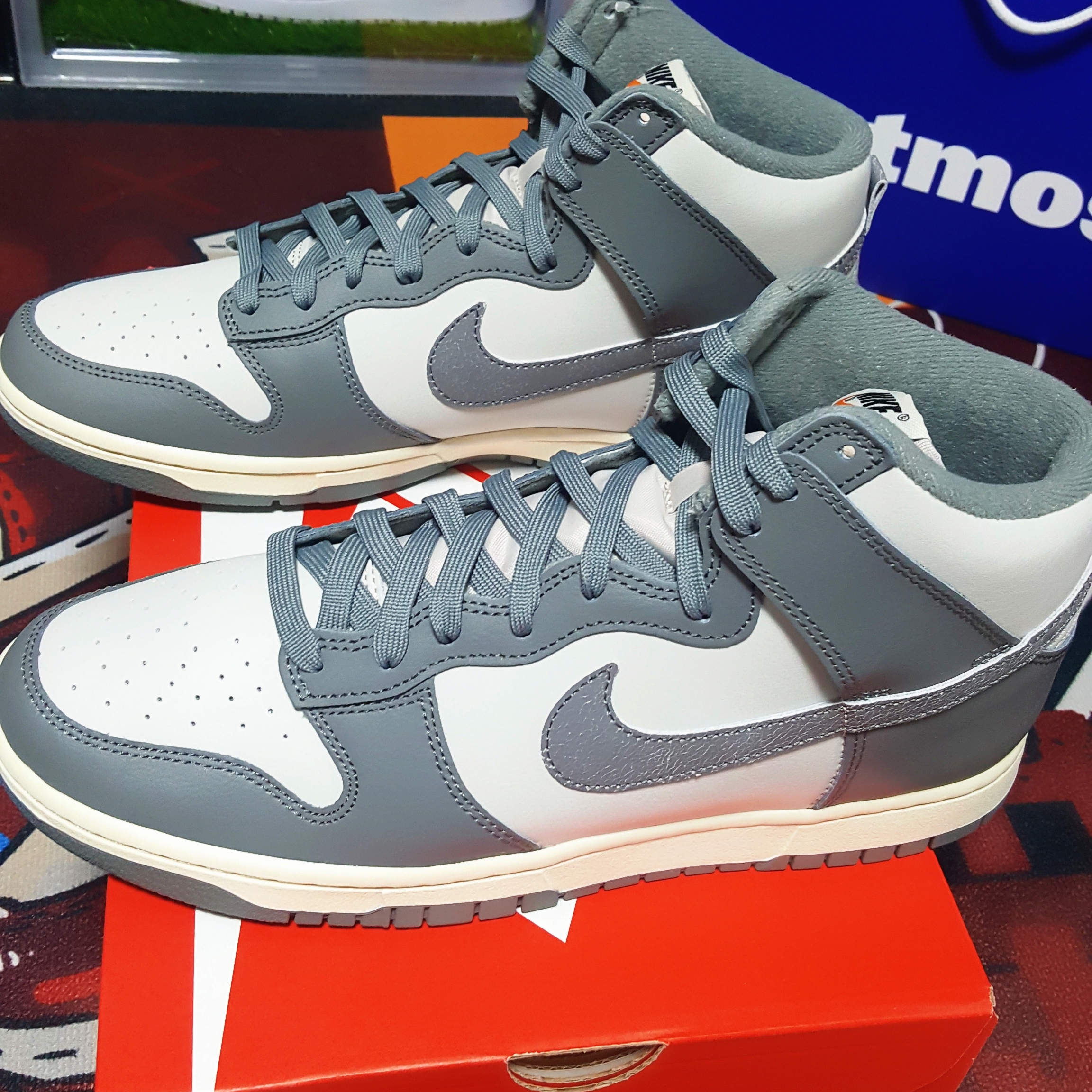 Nike Dunk High Retro SE VNTG Light Bone 착용 스타일 - 2