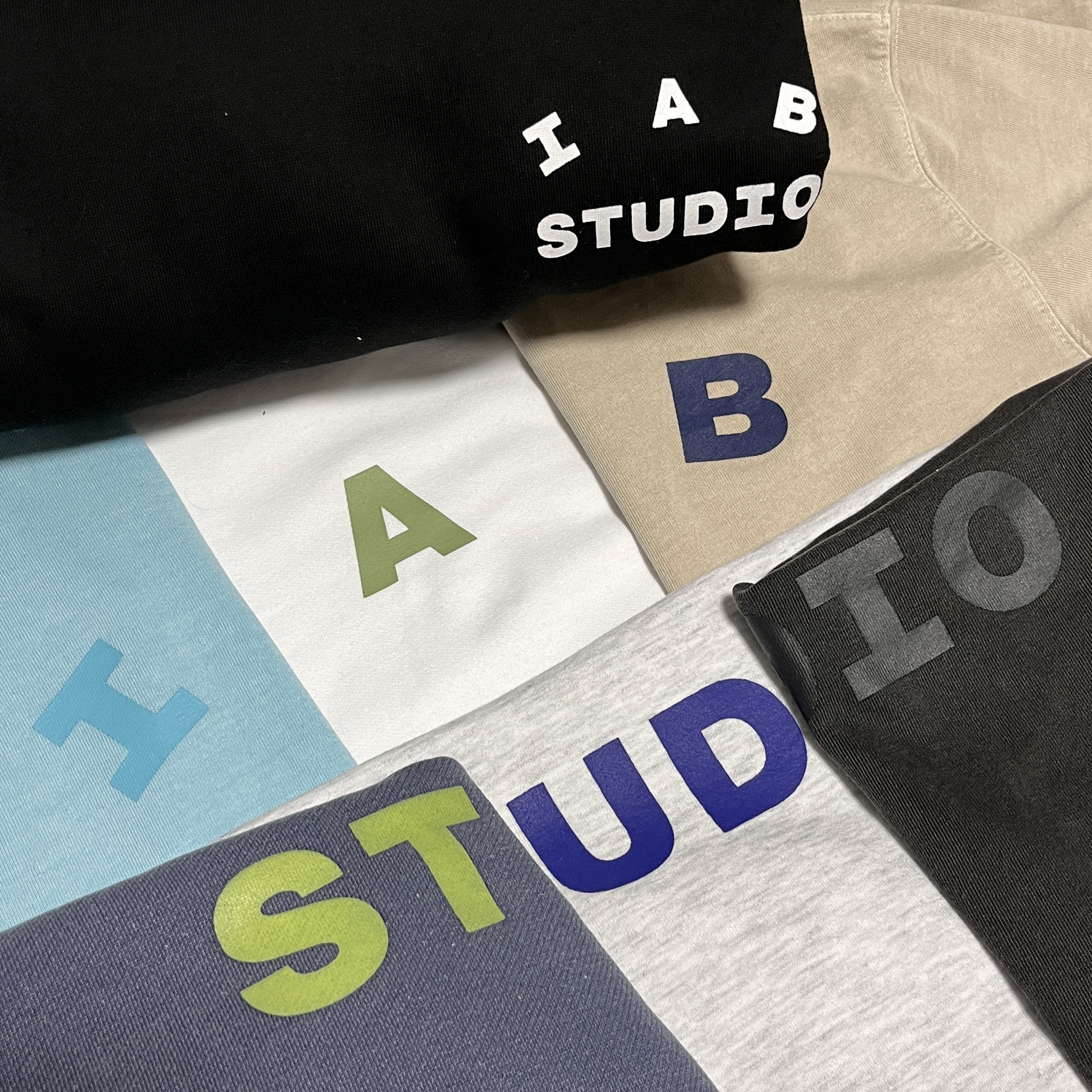 IAB Studio T-Shirt White Light Green, IAB Studio Pigment T-Shirt Black 착용 스타일