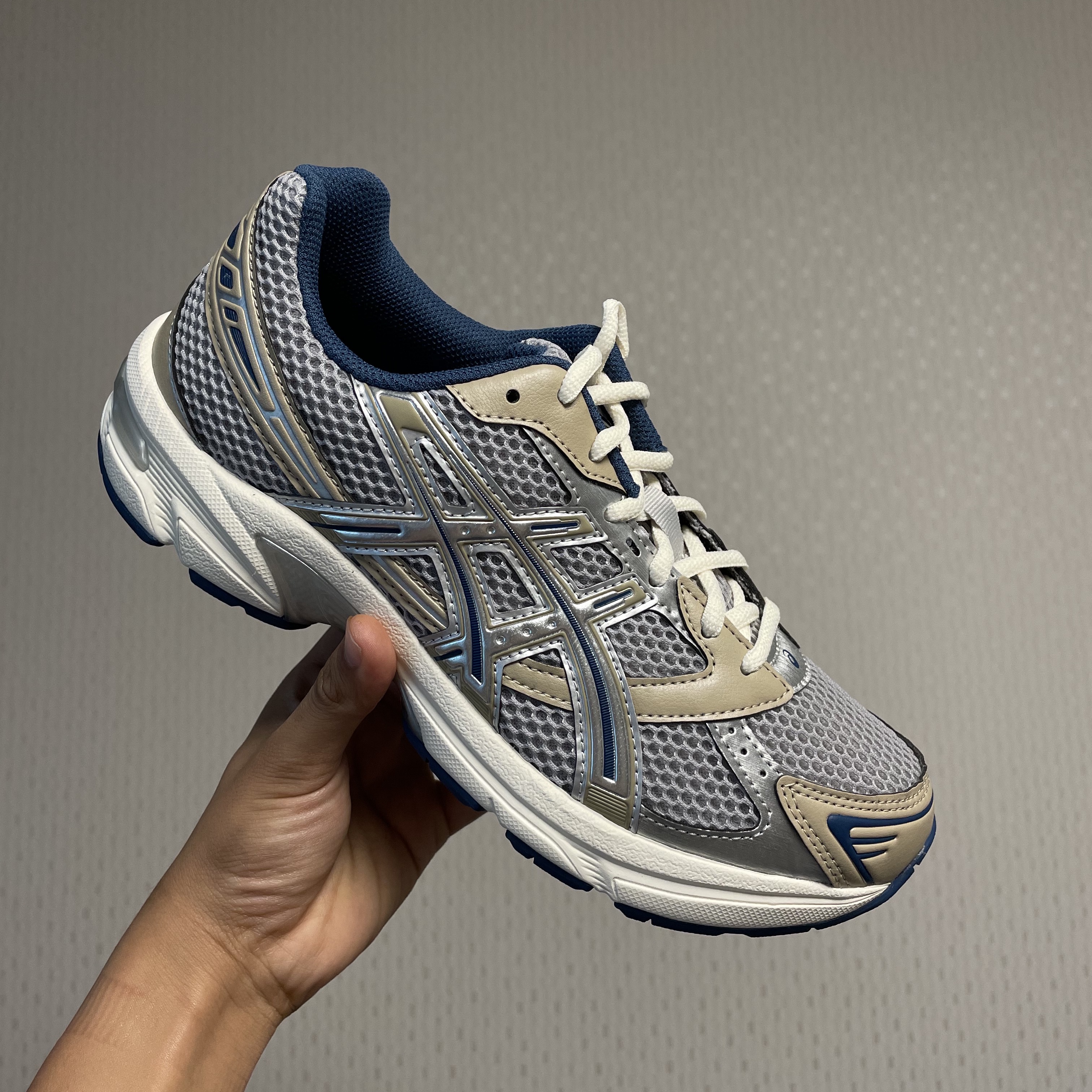 Asics Gel-1130 Oyster Grey Pure Silver 착용 스타일