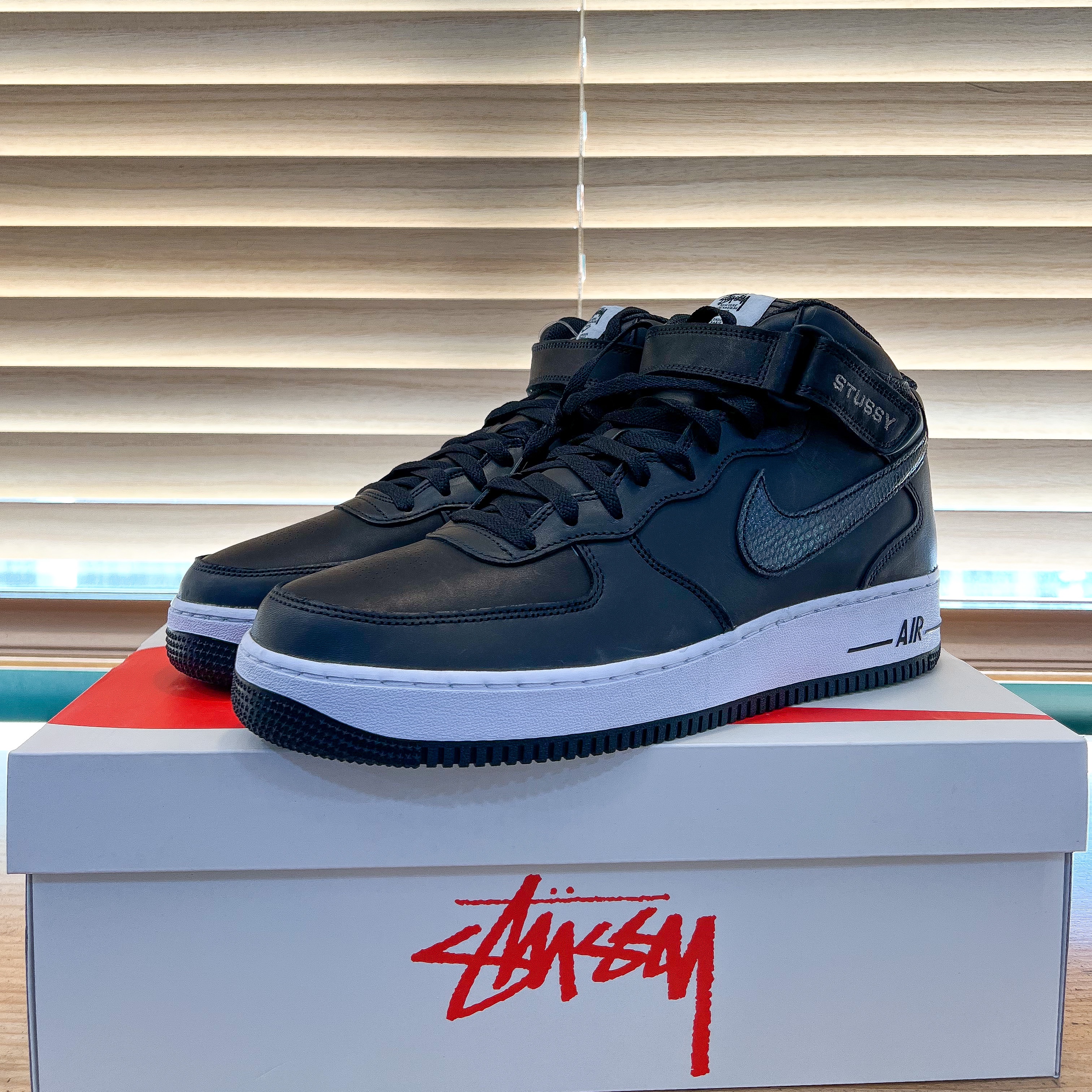 Nike x Stussy Air Force 1 '07 Mid SP Black 착용 스타일