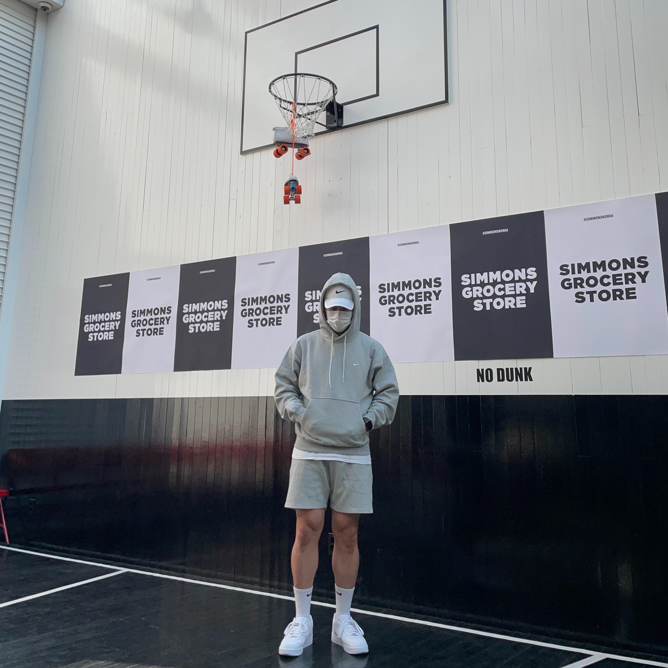 Nike NRG Solo Swoosh Fleece Hoodie Dark Grey Heather - Asia, Nike Air Force 1 '07 Low White 착용 스타일 - 4