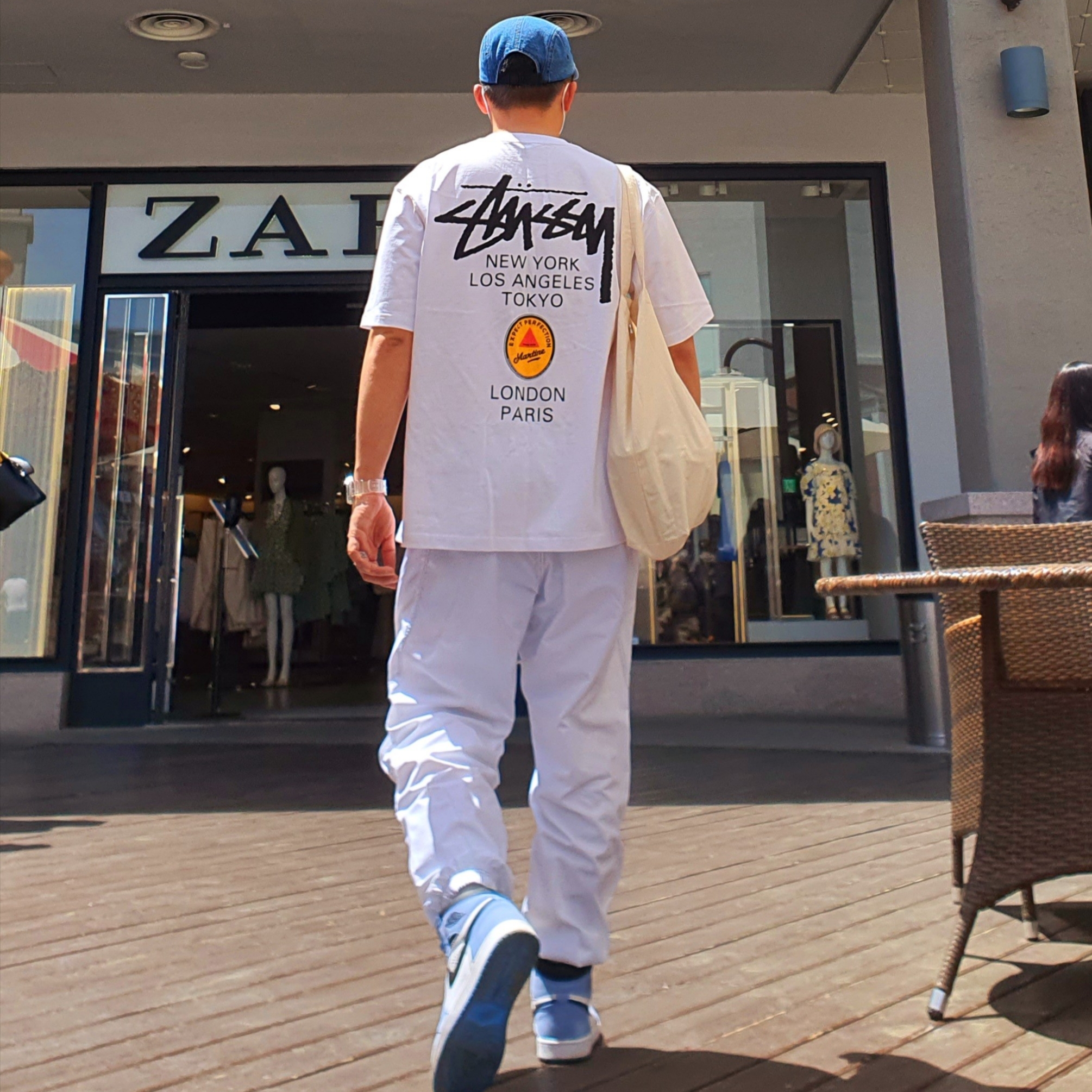 Jordan 1 Retro High OG University Blue, Stussy x Martine Rose 40 WT T-Shirt 착용 스타일