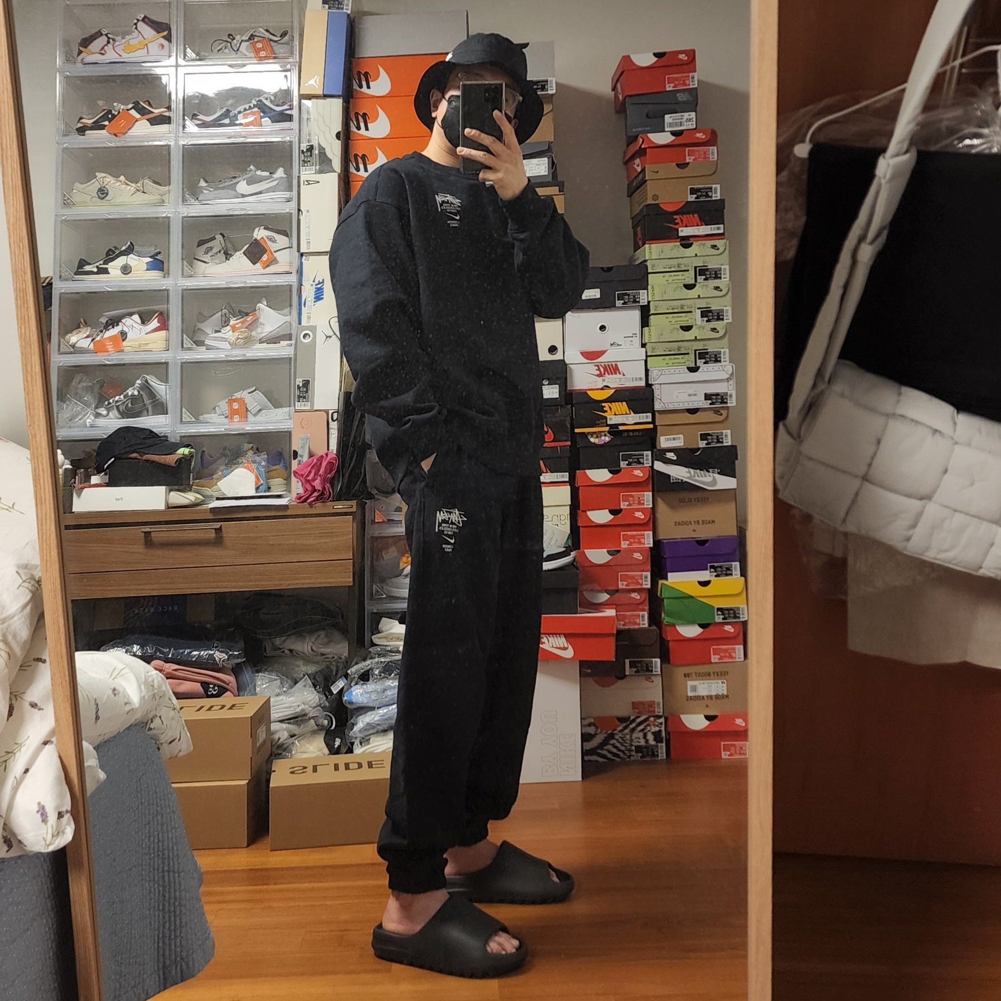Nike x Stussy Bucket Hat Black, Nike x Stussy NRG ZR Fleece Crewneck Black - US/EU 착용 스타일 - 3