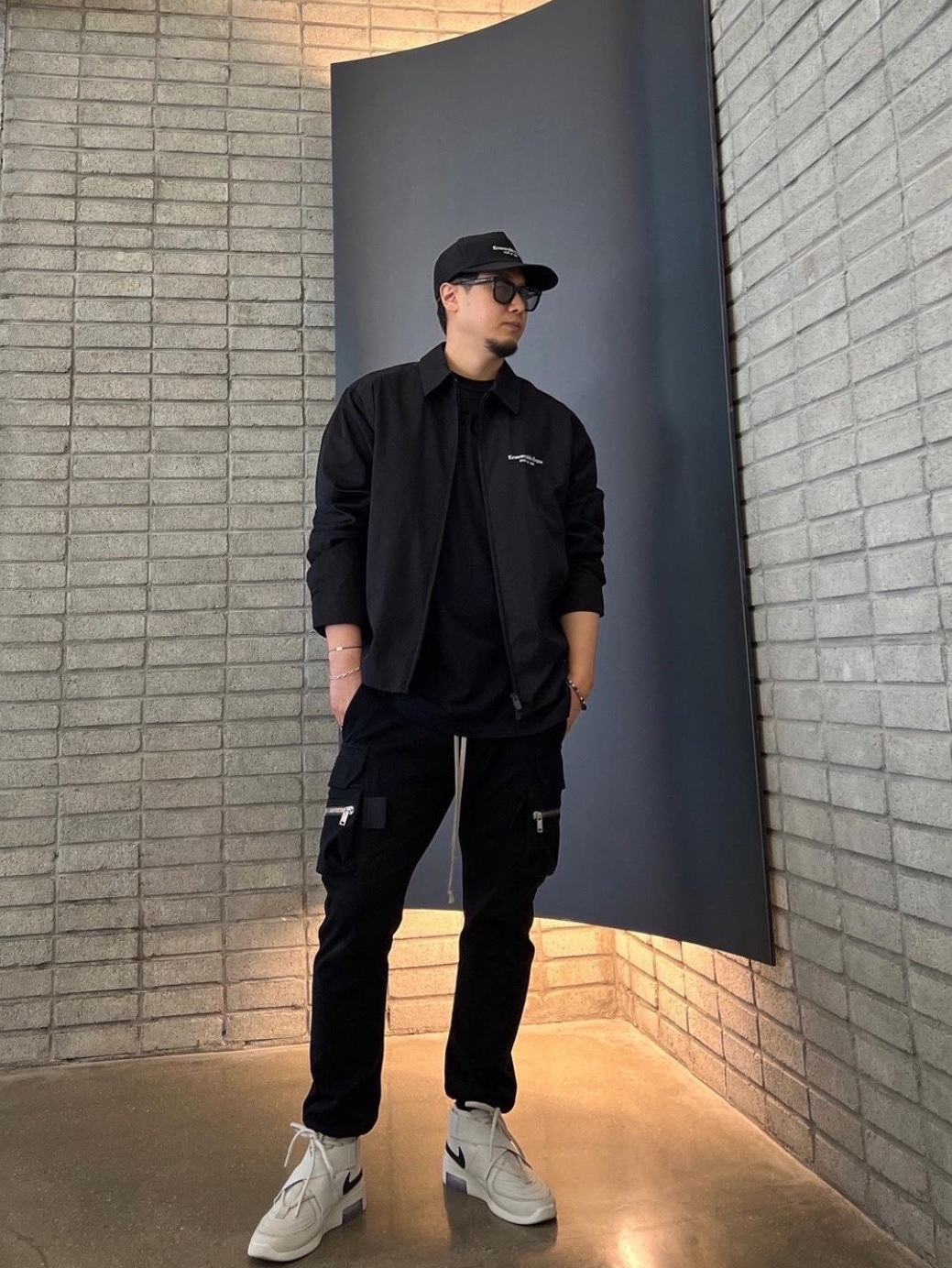 Nike x Fear of God Air Fear of God Raid Light Bone, Fear of God x Ermenegildo Zegna Cotton Blend Souvenir Jacket Black 착용 스타일