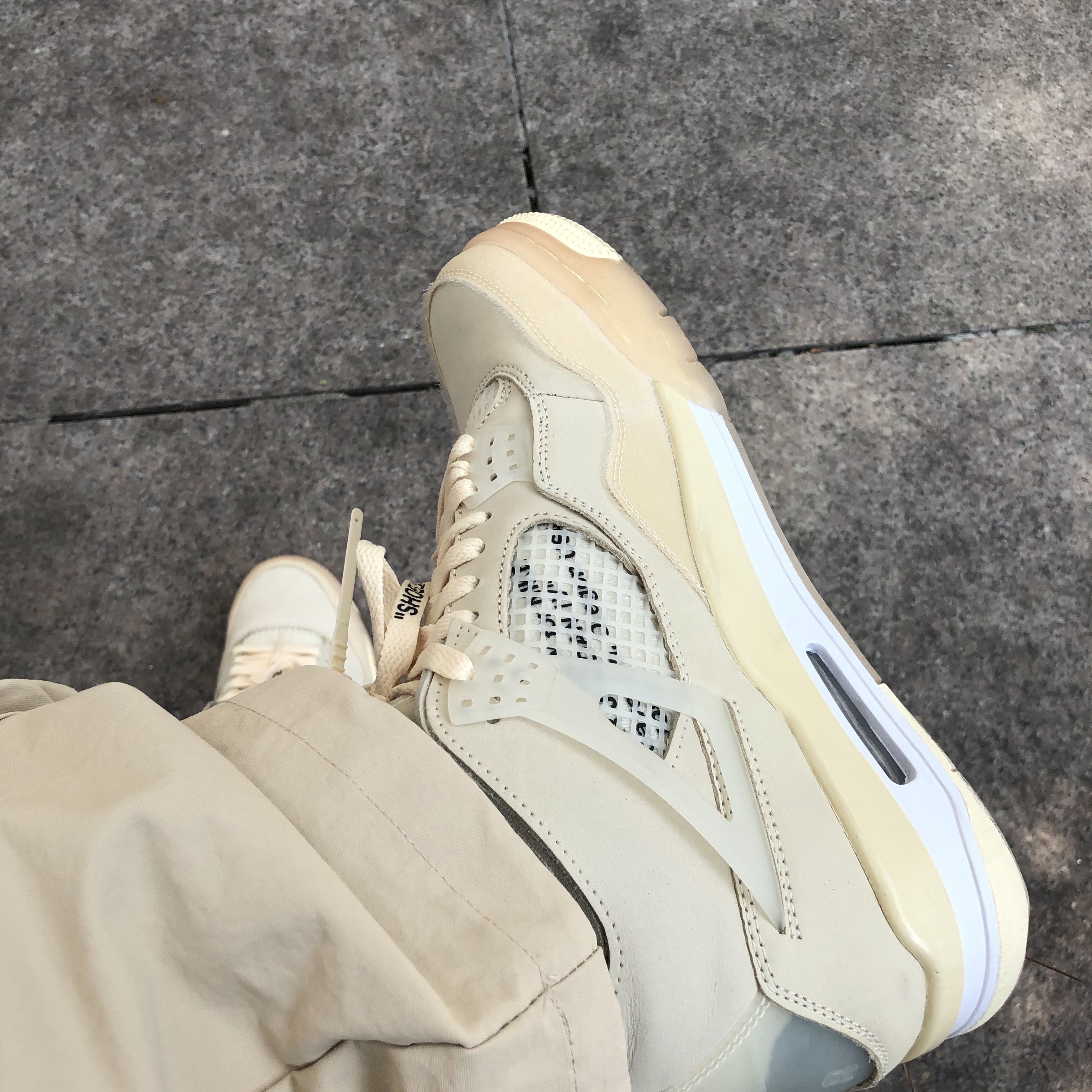 (W) Jordan 4 x Off-White Retro SP Sail 착용 스타일 - 3