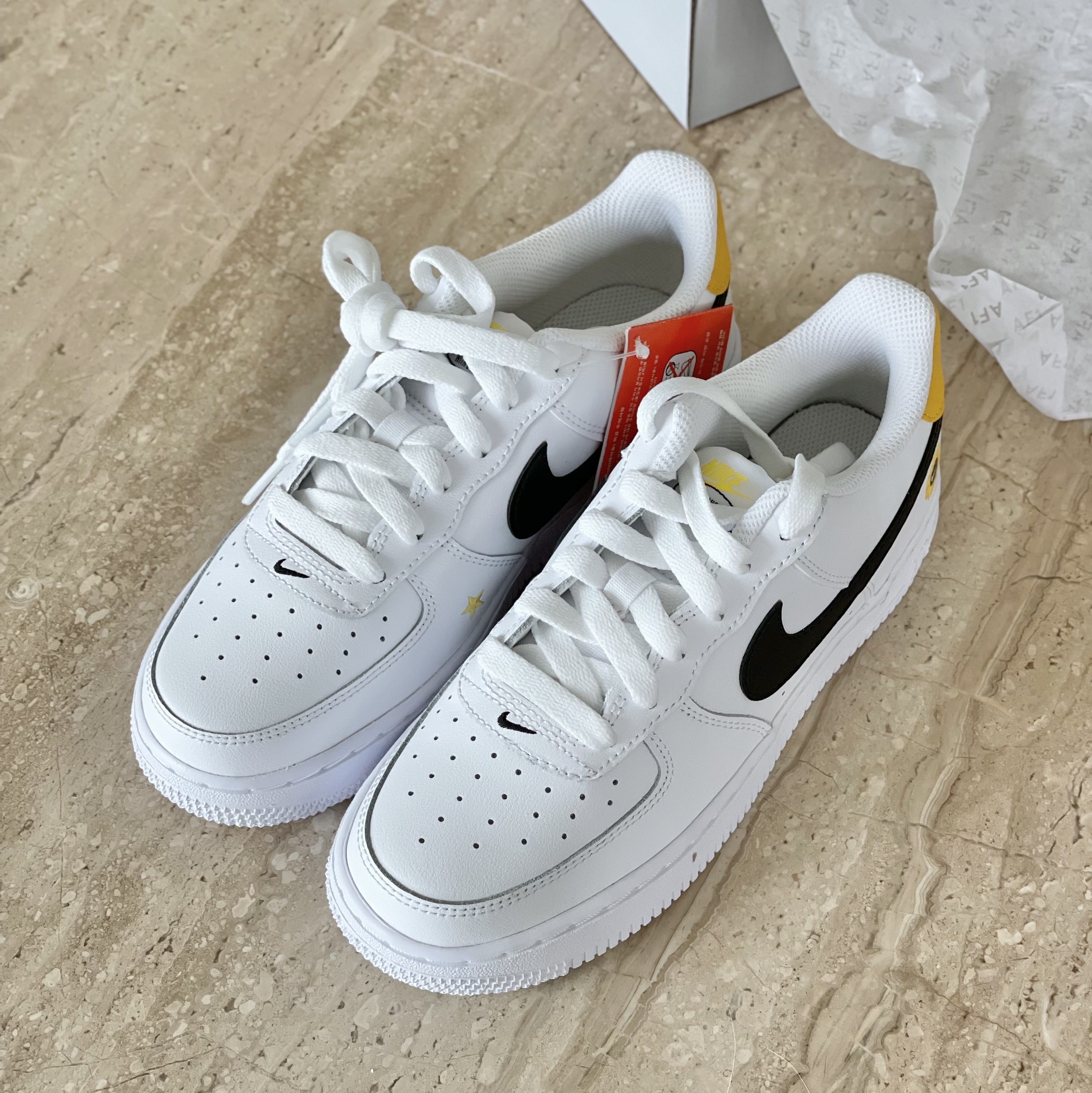 (GS) Nike Air Force 1 LV8 Have a Nike Day 착용 스타일 - 1
