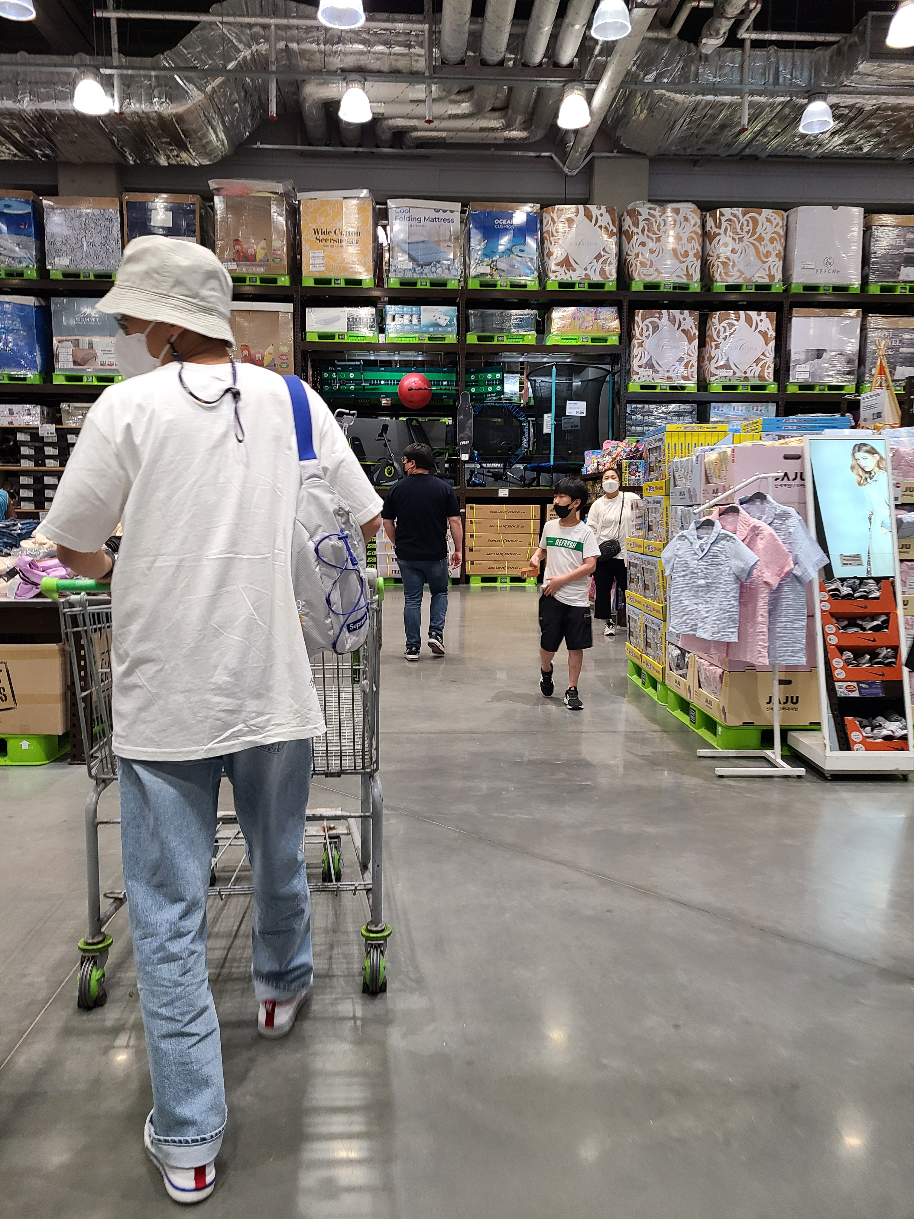Nike Futura Washed Bucket Hat Light Bone, Supreme Ralph Steadman Box Logo T-Shirt White - 22SS 착용 스타일