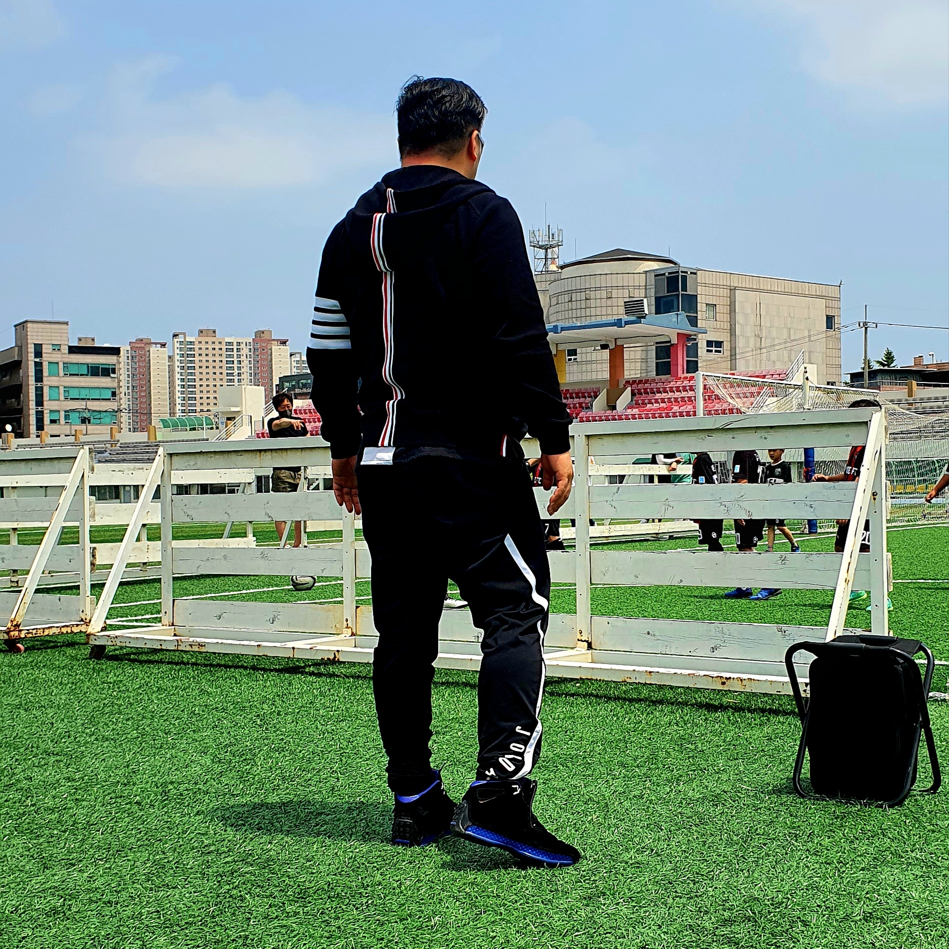 Jordan 18 Retro Black Sport Royal 착용 스타일 - 2