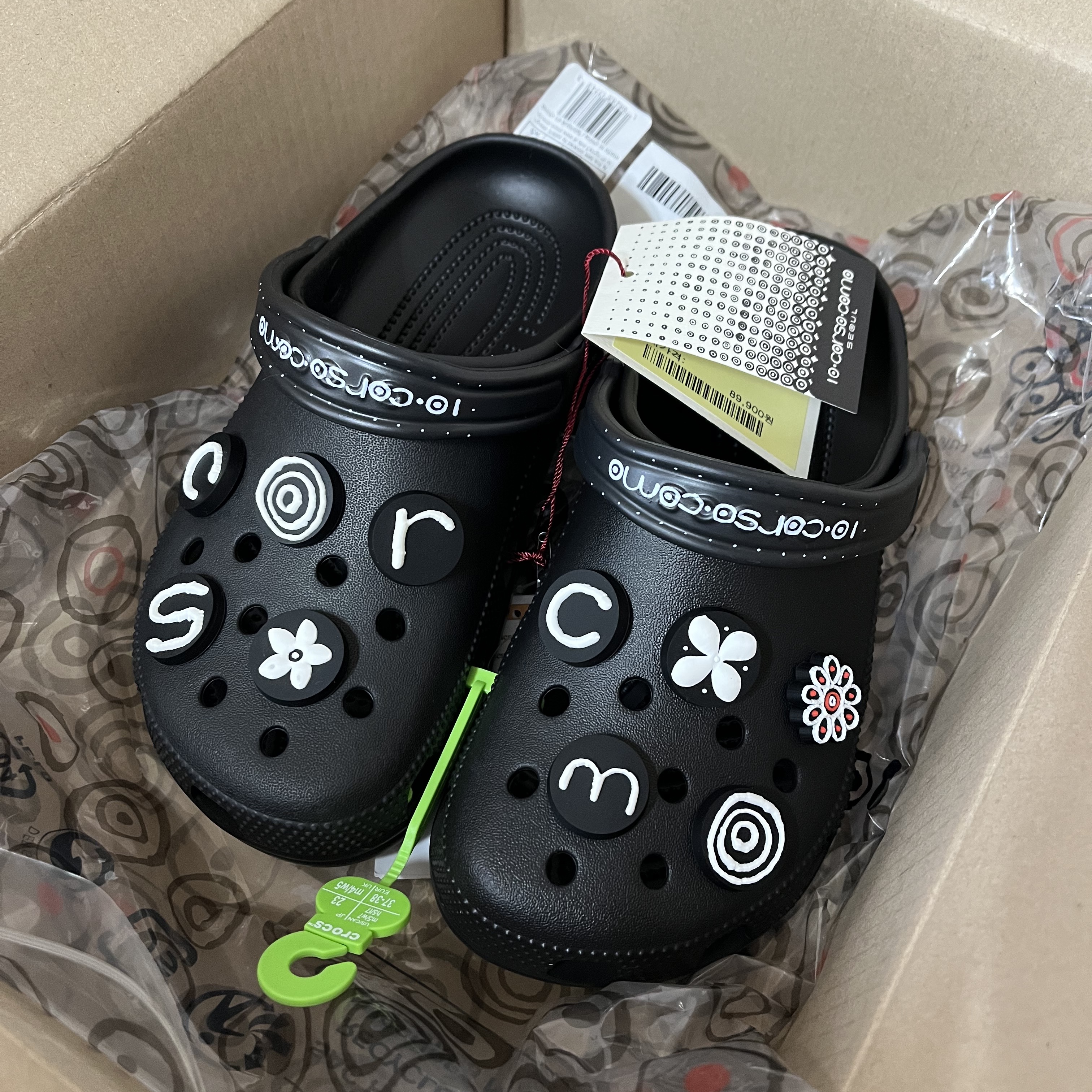 Crocs x 10 Corso Como Classic Clog Black 착용 스타일