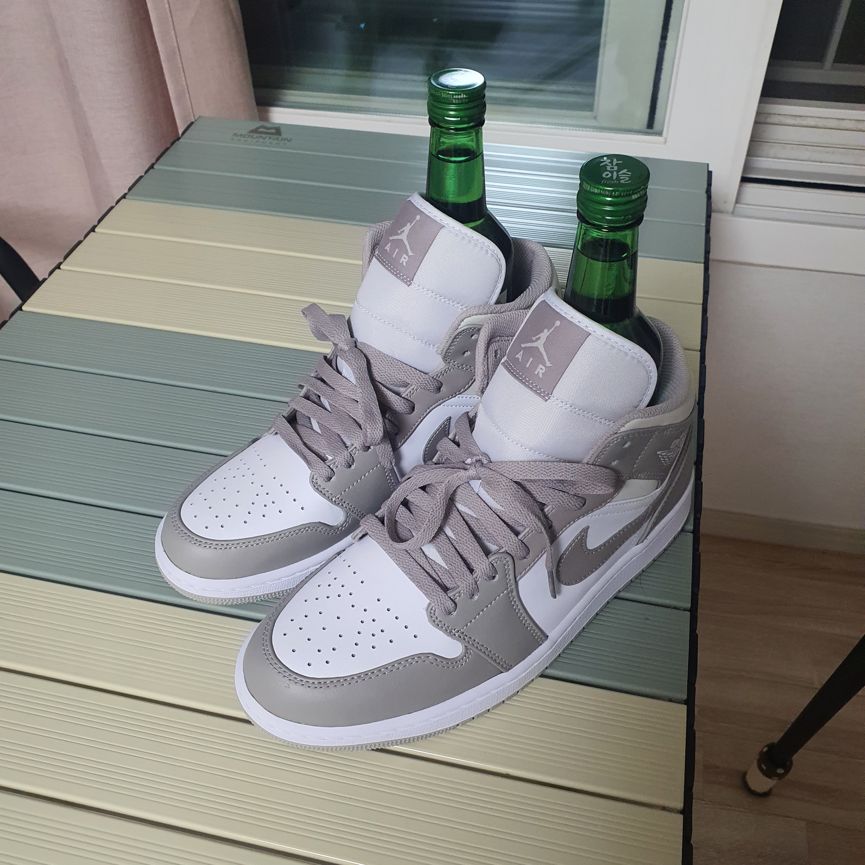 Jordan 1 Mid College Grey 착용 스타일