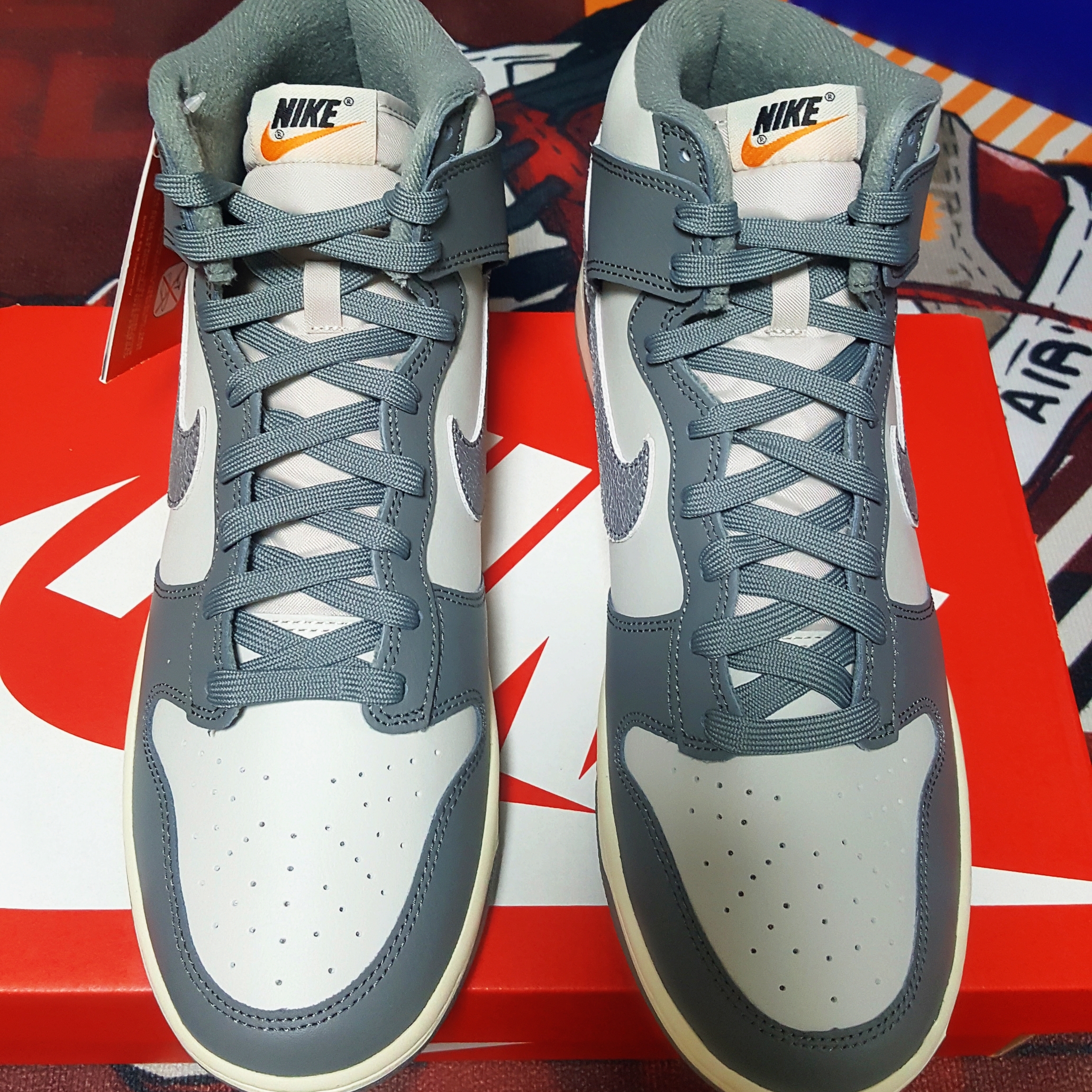 Nike Dunk High Retro SE VNTG Light Bone 착용 스타일 - 3