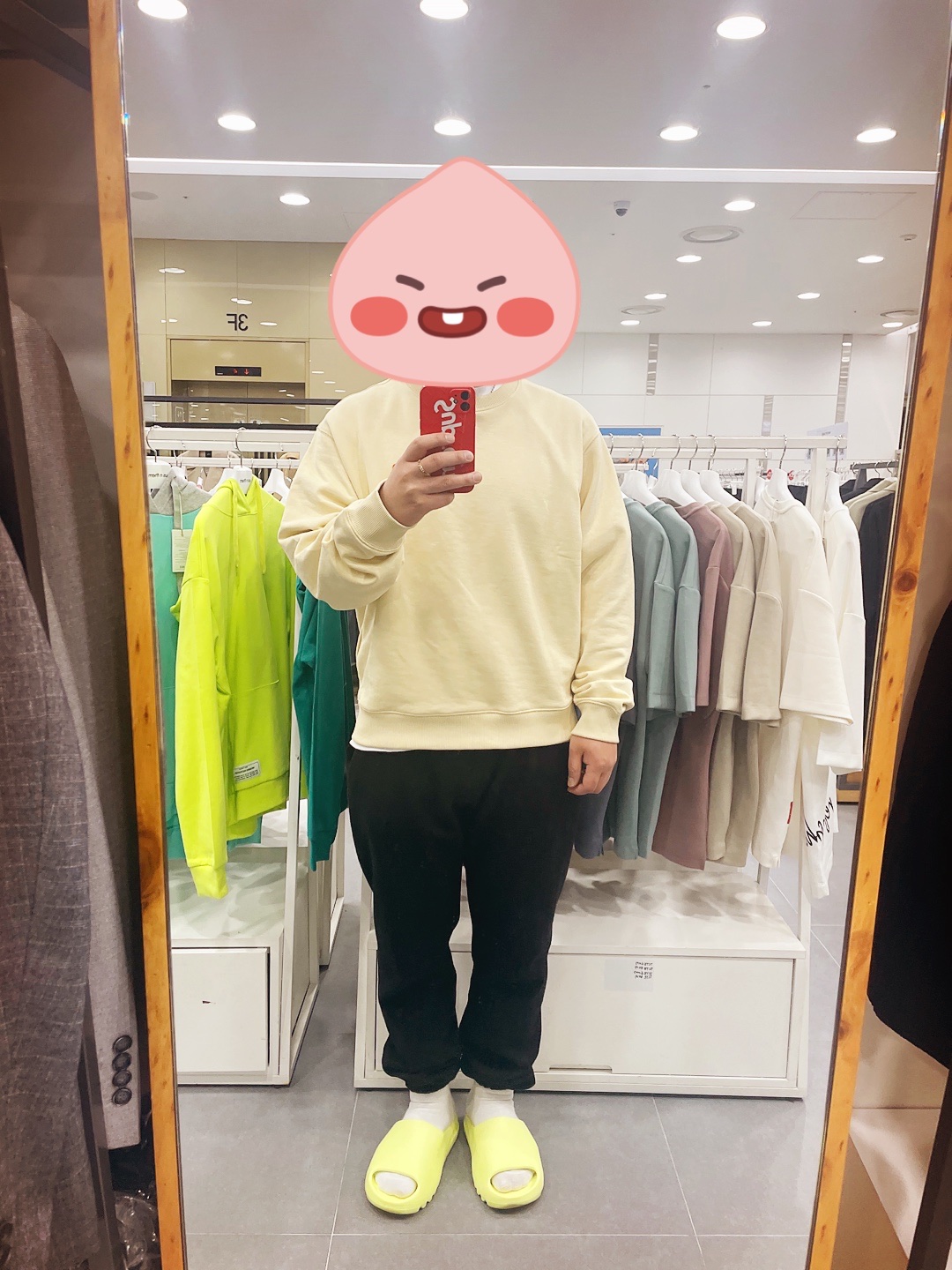 Adidas Yeezy Slide Glow Green 2022/2023 착용 스타일