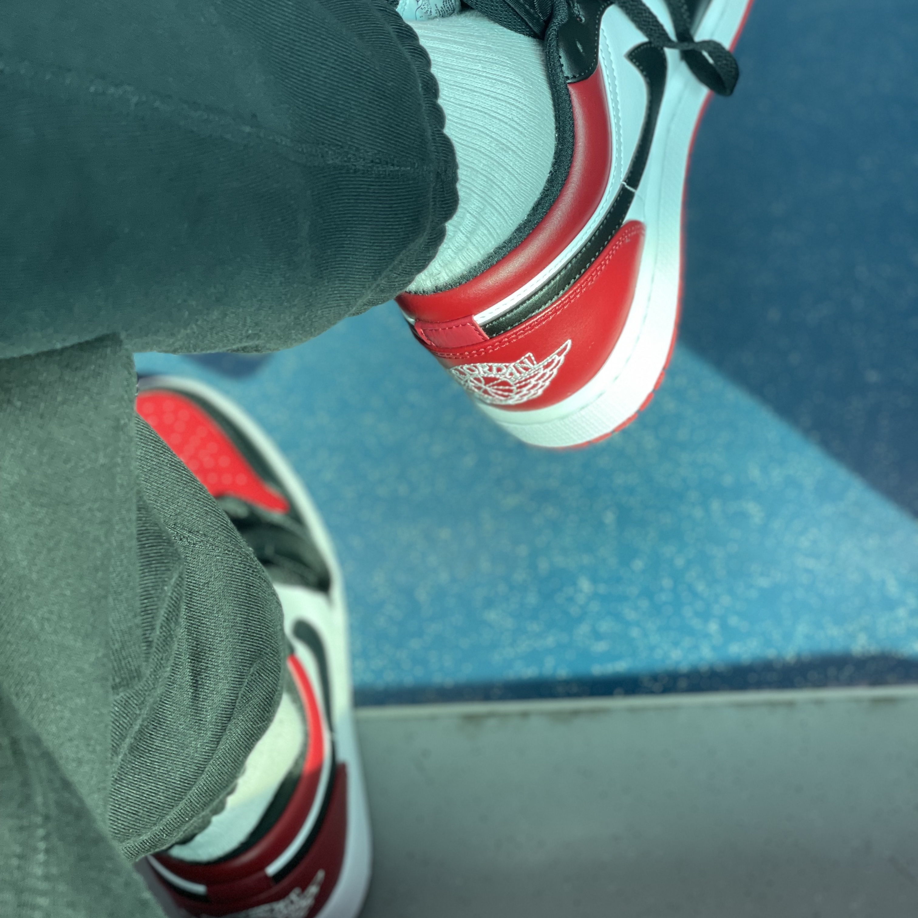 Jordan 1 Low Bred Toe 착용 스타일 - 1