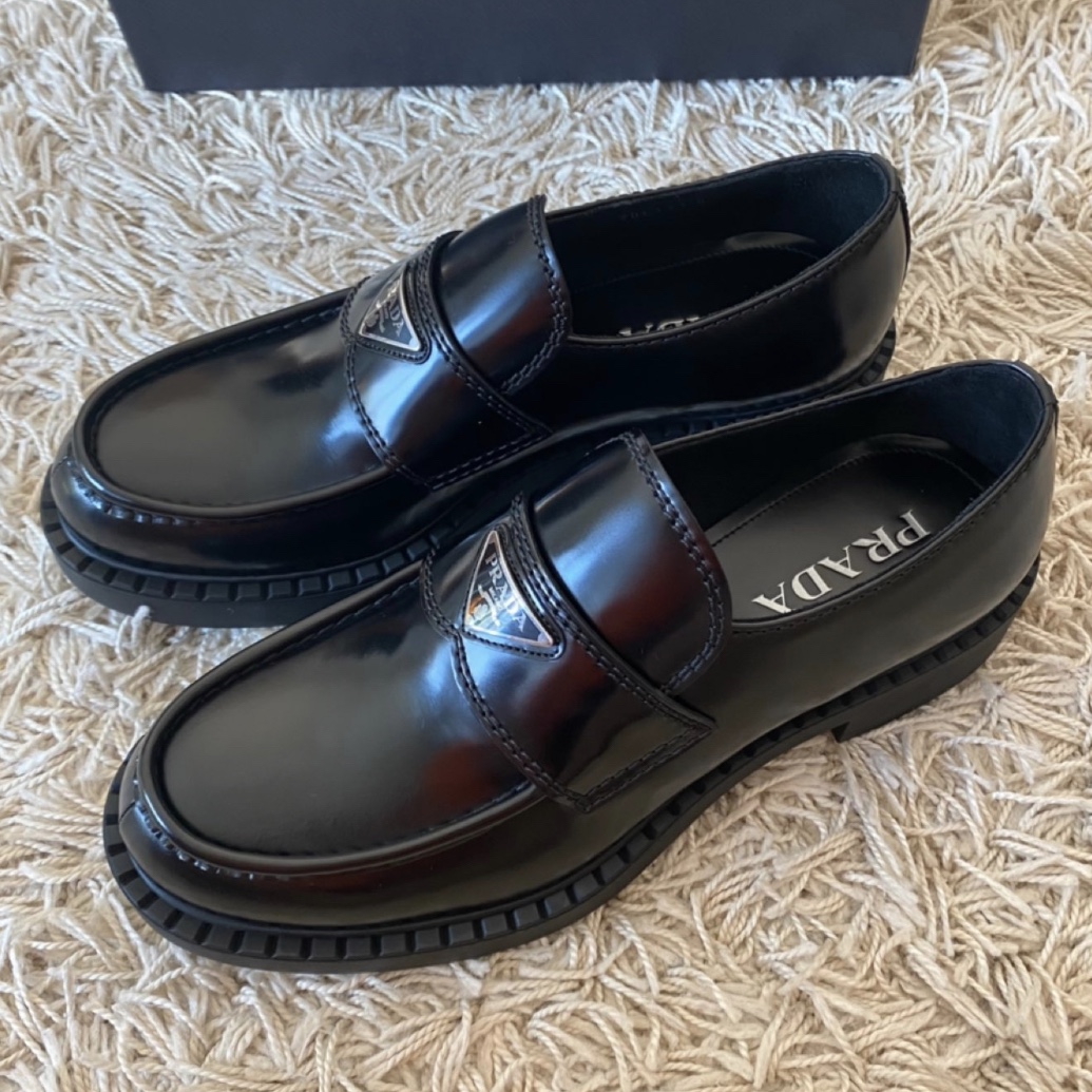 Prada Chocolate Brushed Leather Loafers Black 착용 스타일