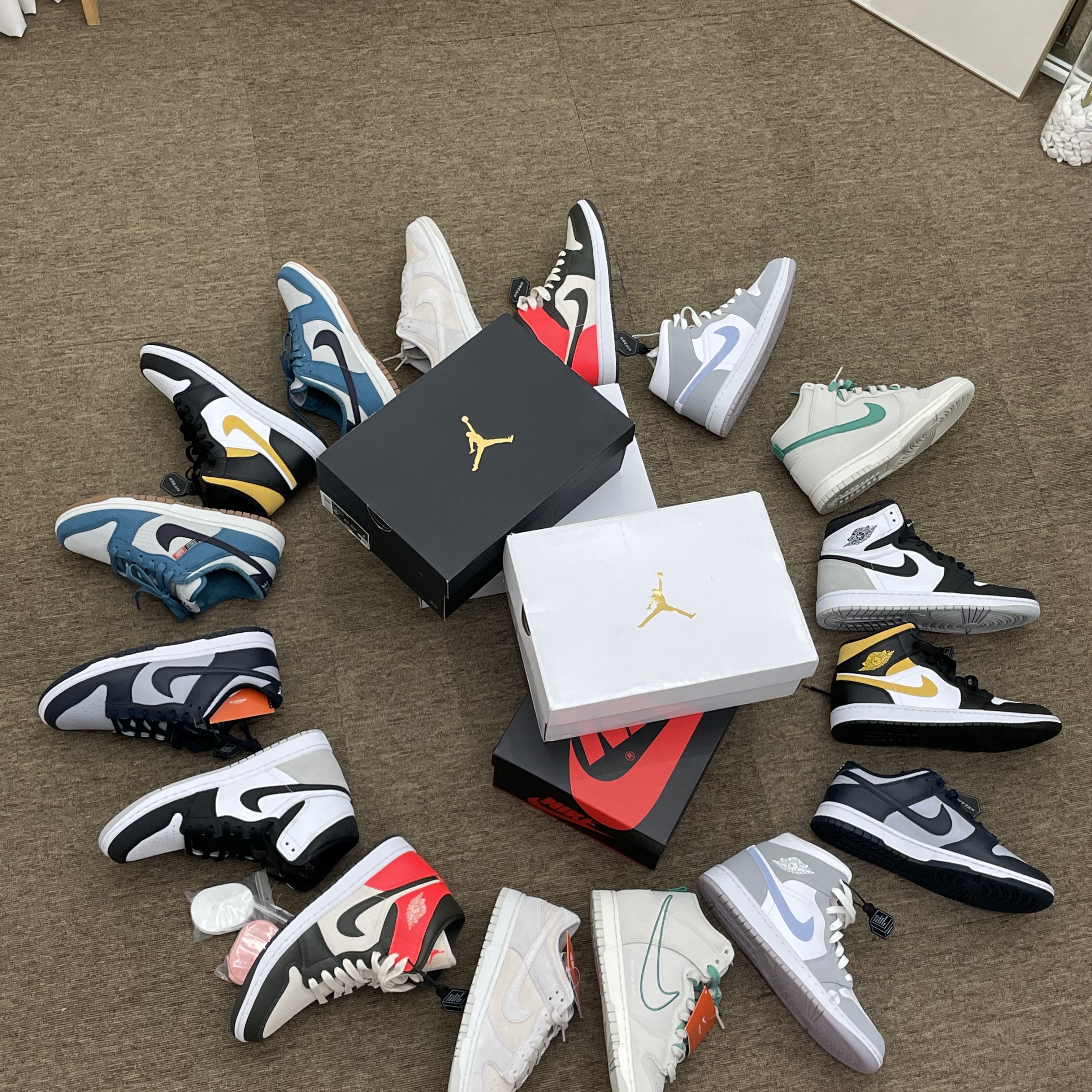 Jordan 1 Retro High OG Bleached Coral, Jordan 1 Mid Pollen 착용 스타일 - 2