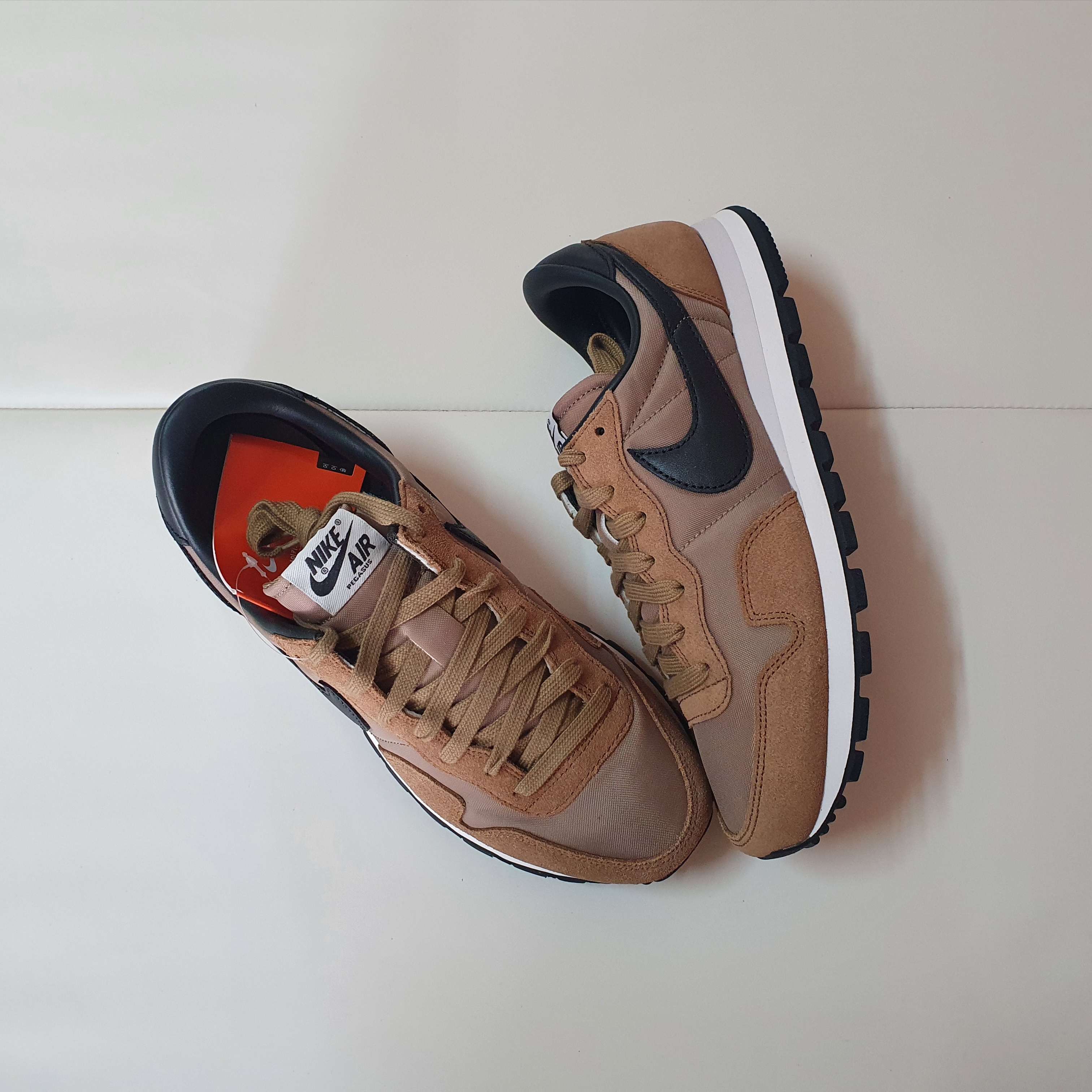 Nike Air Pegasus 83 PRM Khaki 착용 스타일
