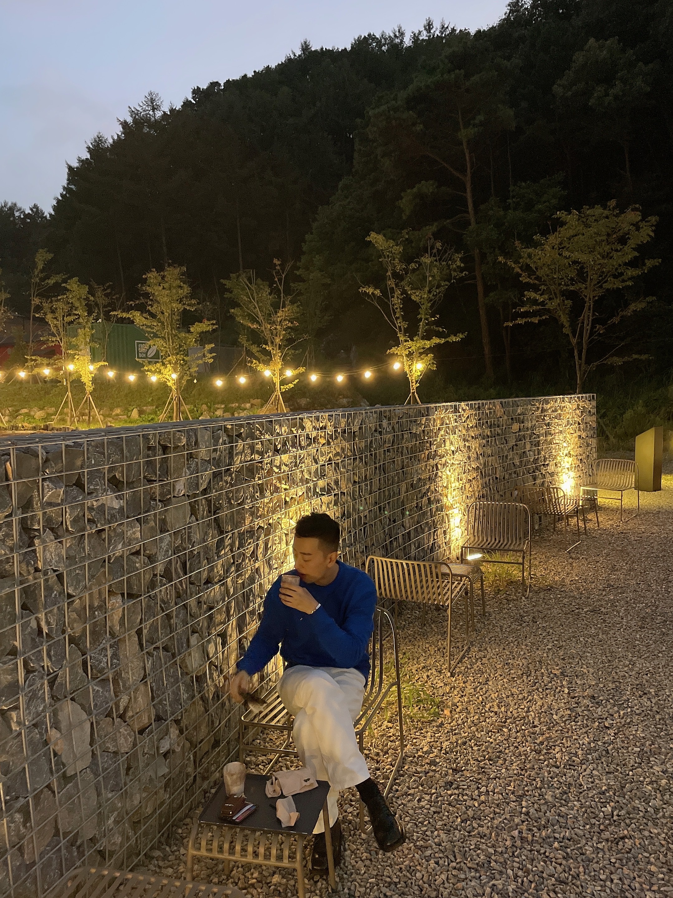 AMI de Coeur Sweatshirt Blue - 21FW 착용 스타일 - 2