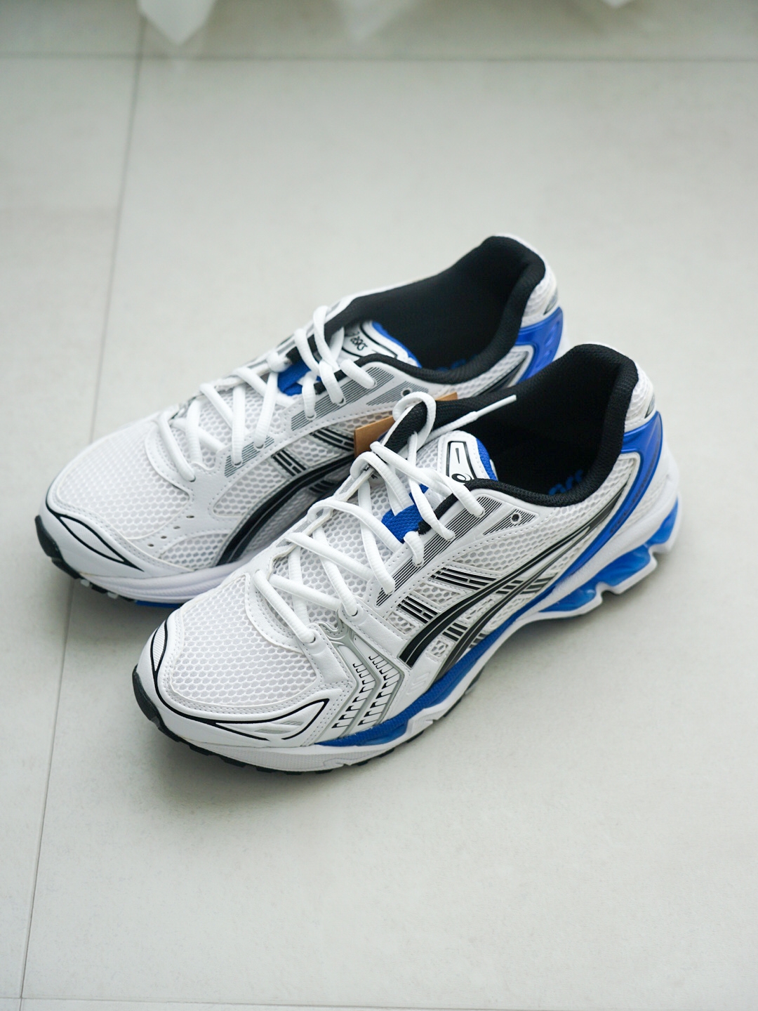 Asics Gel-Kayano 14 White Tuna Blue 착용 스타일