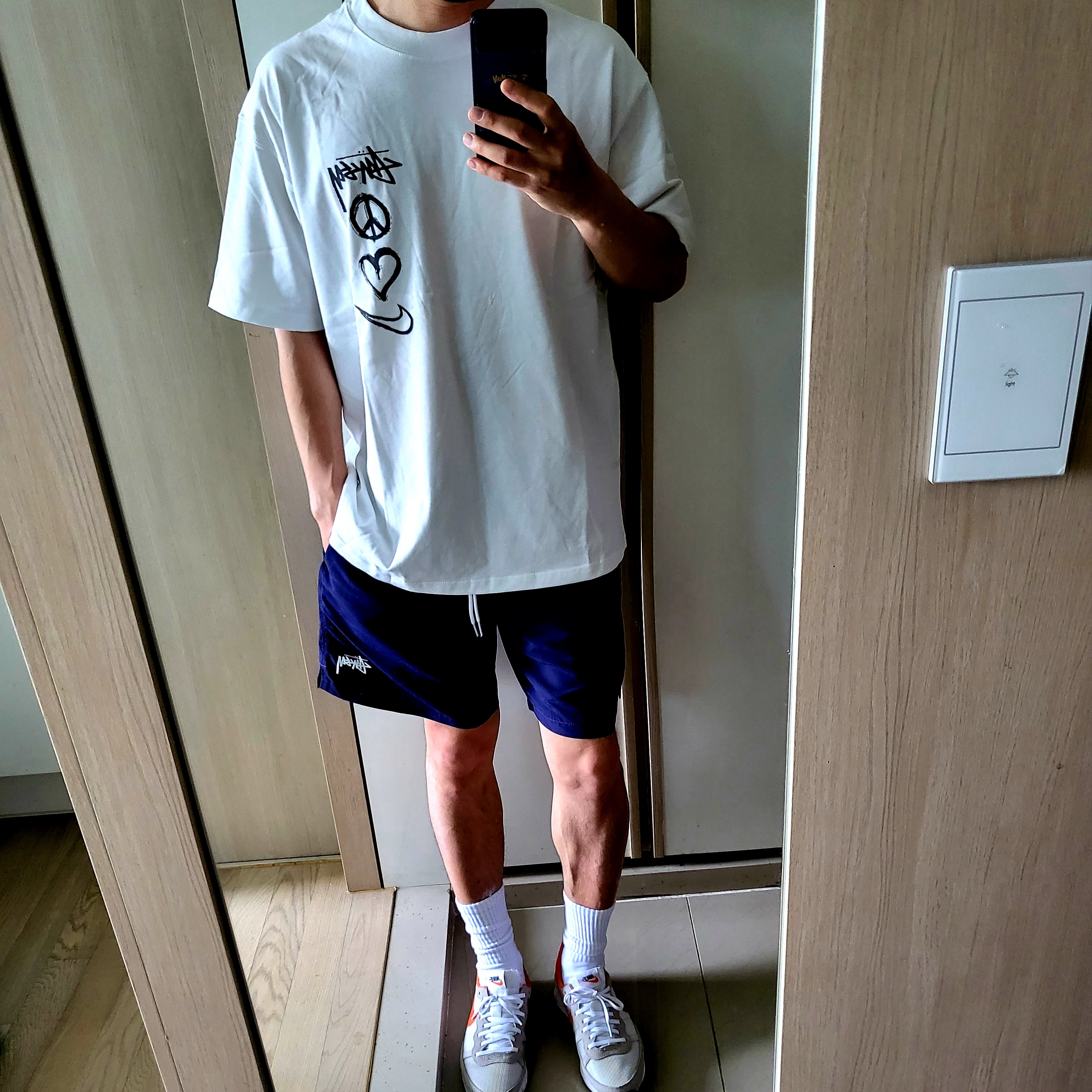 Nike x Stussy NRG RA T-Shirt Summit White (DM4942-121), Stussy Stock Water Shorts Navy 착용 스타일 - 2