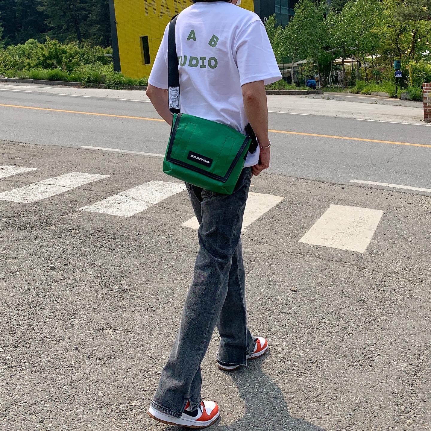 IAB Studio T-Shirt White Light Green, New Balance 993 Made in USA Grey - D Standard 착용 스타일 - 1