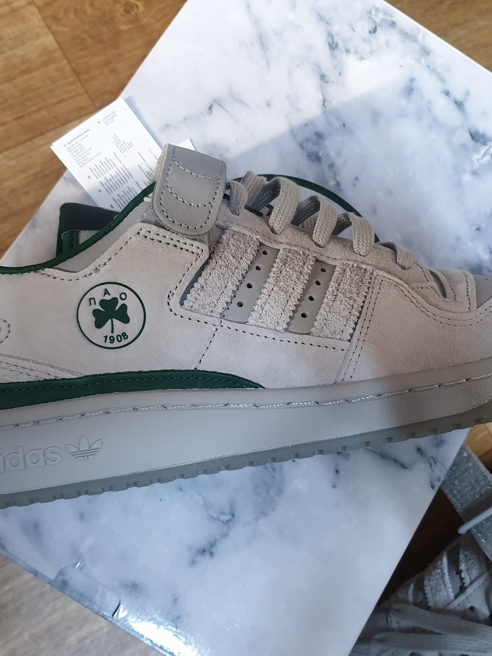 Adidas x BSTN Forum 84 Low Panathinaikos 착용 스타일 - 1