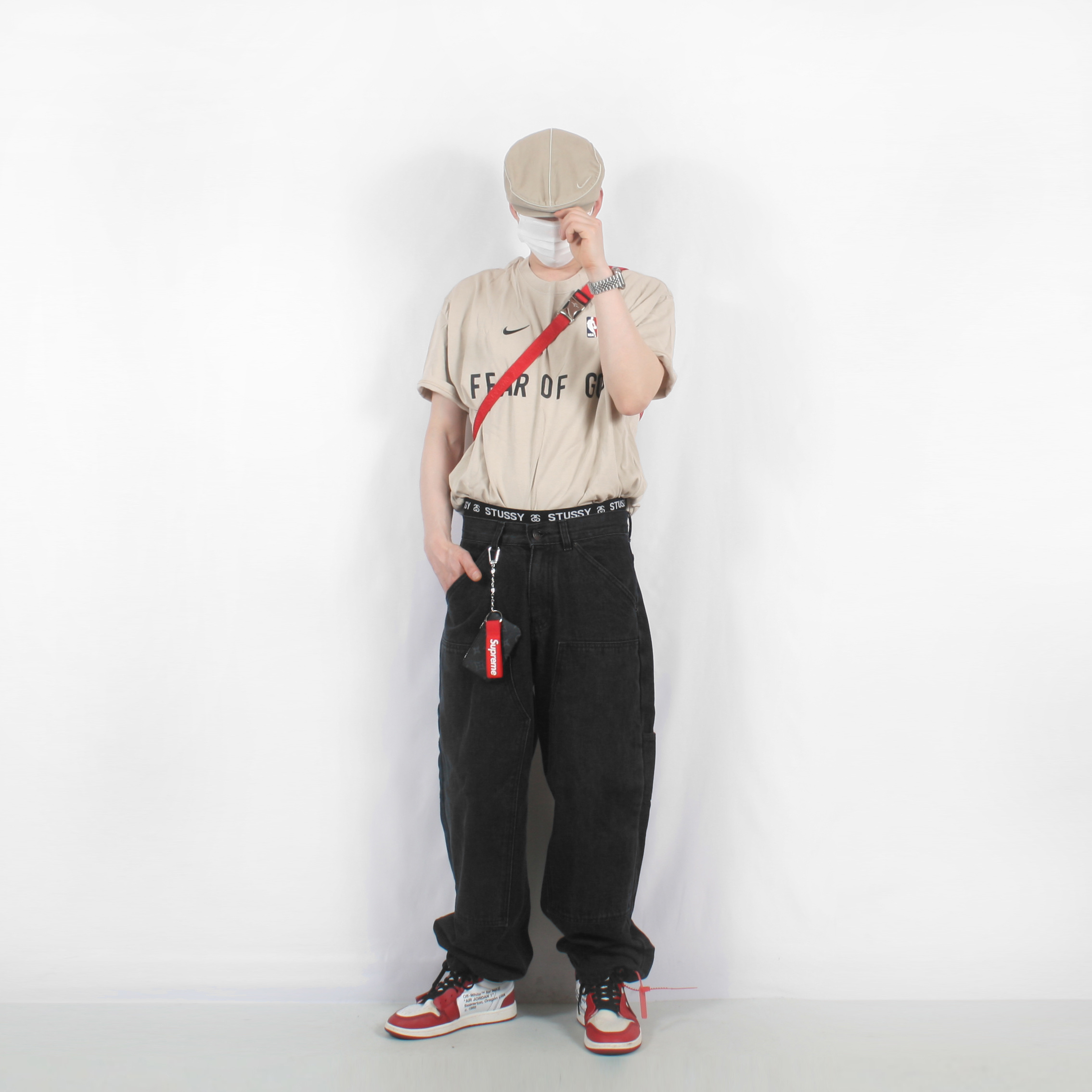 Supreme Webbing Keychain Red - 20FW, Nike x Fear of God Warm Up T-Shirt Oatmeal 착용 스타일 - 2