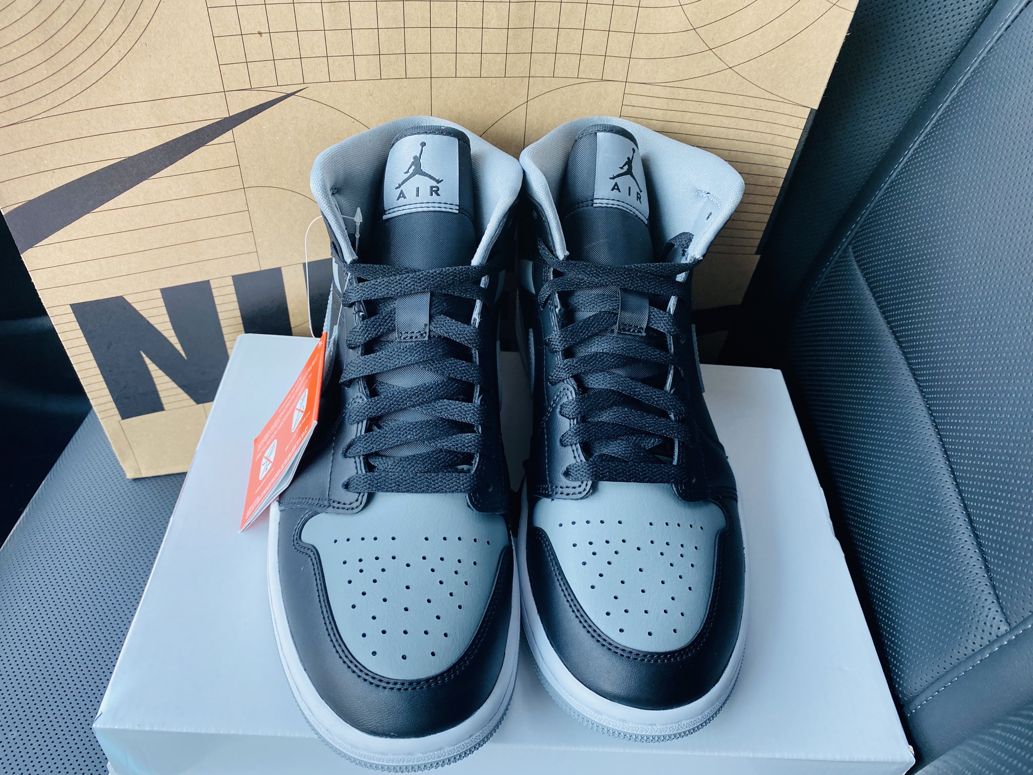 (W) Jordan 1 Mid Black Particle Grey 착용 스타일 - 4