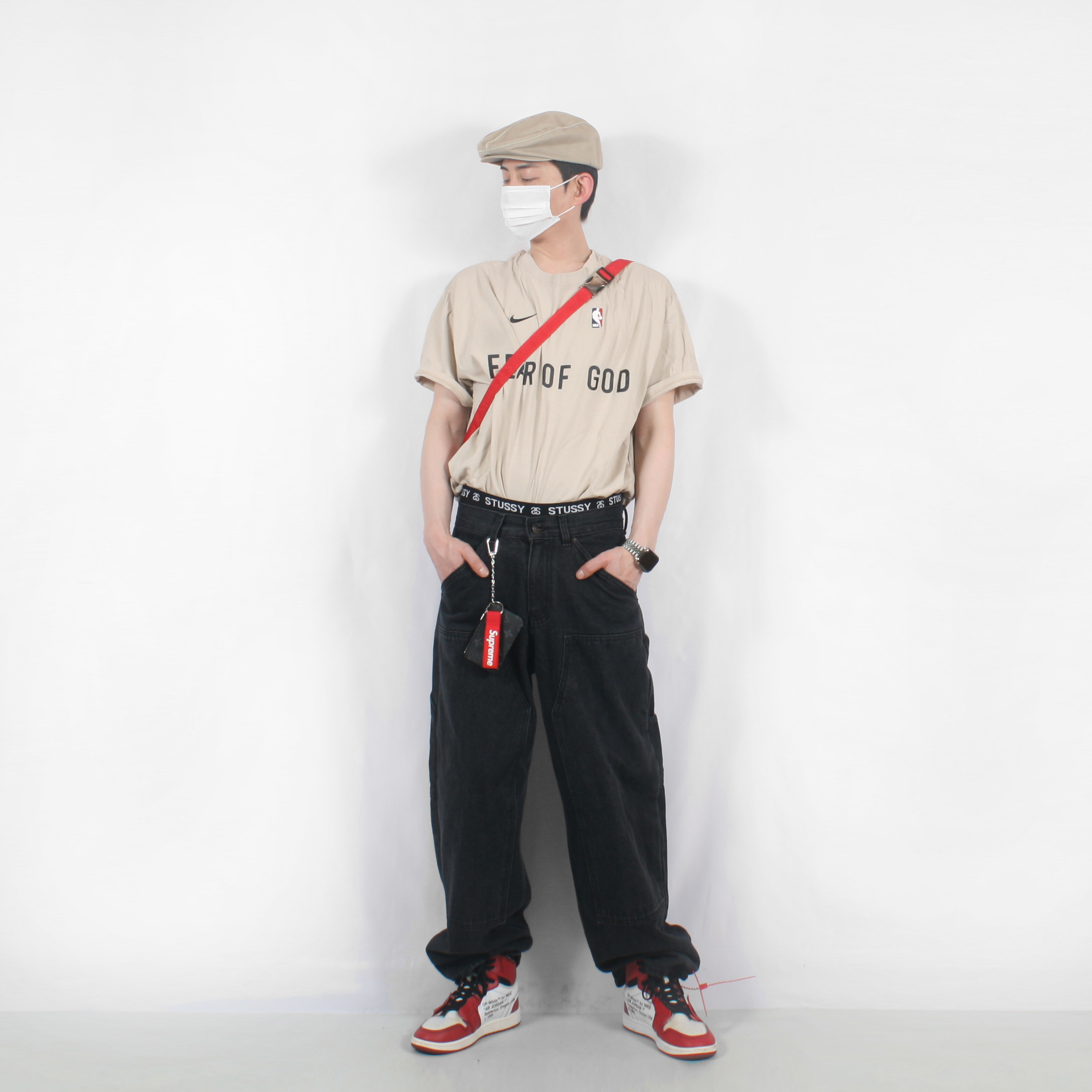 Supreme Webbing Keychain Red - 20FW, Nike x Fear of God Warm Up T-Shirt Oatmeal 착용 스타일 - 1
