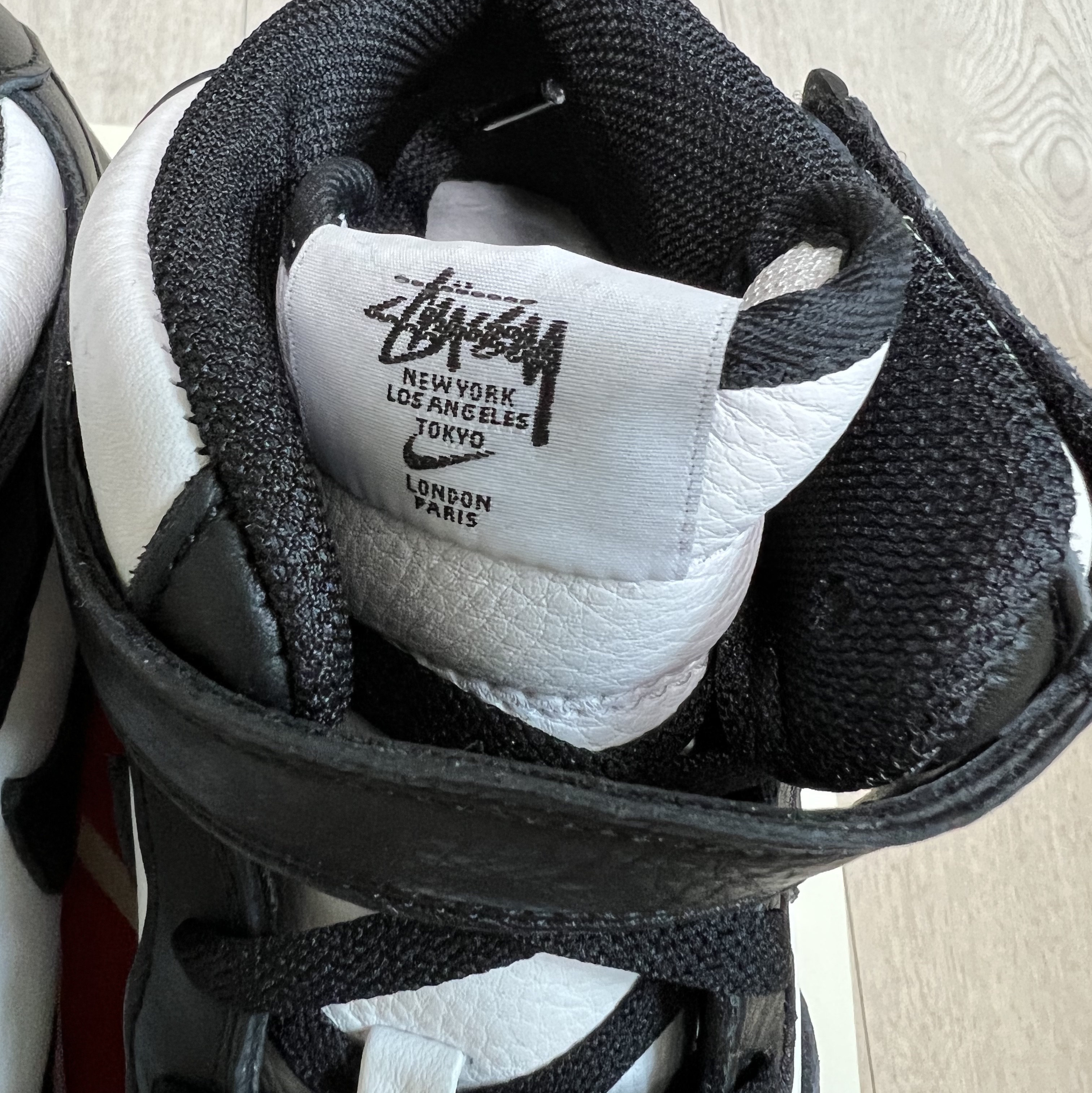 Nike x Stussy Air Force 1 '07 Mid SP Black and Light Bone 착용 스타일 - 5