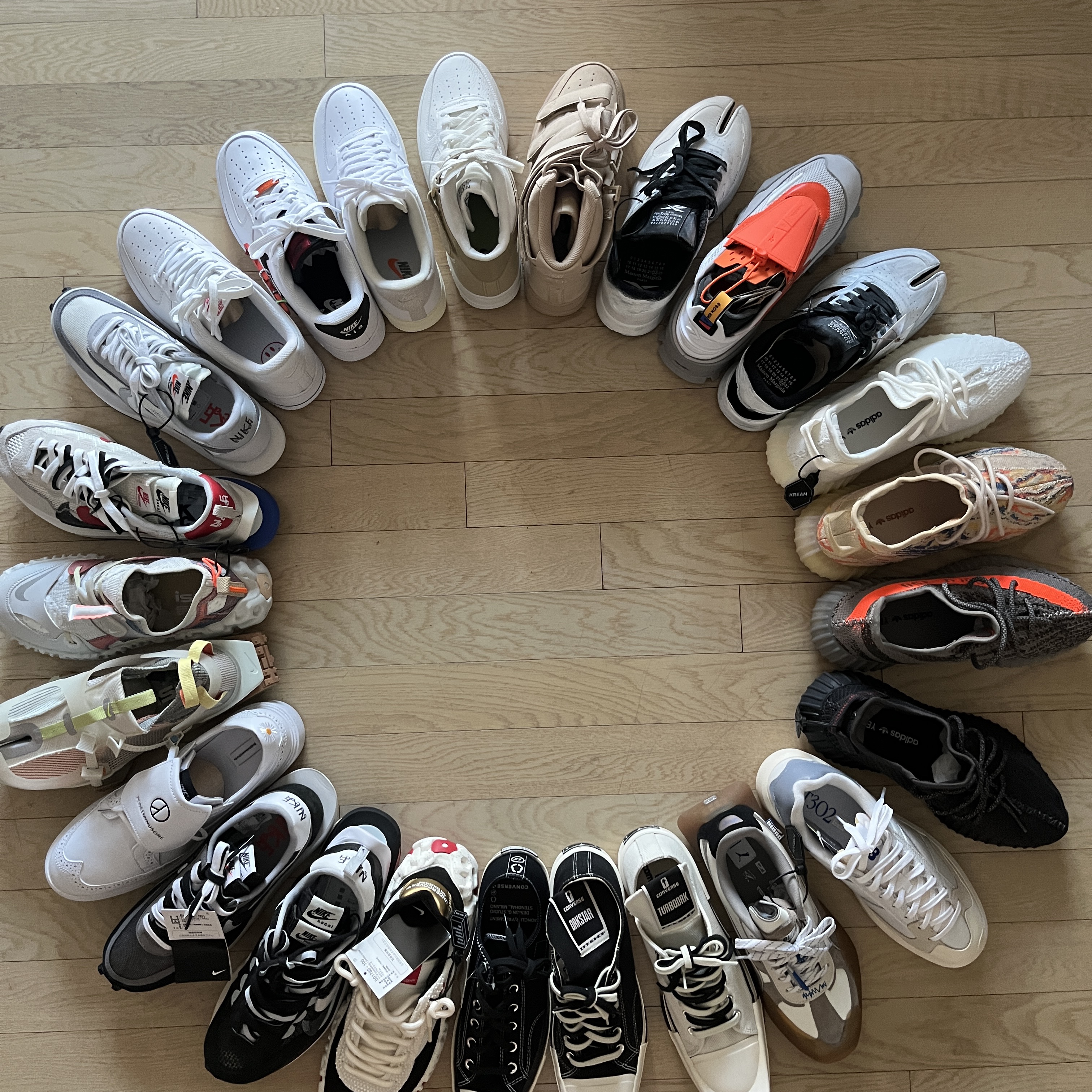 Nike Air Force 1 Mid '07 LV8 Next Nature Sun Club, Nike x Billie Eilish Air Force 1 High '07 SP Mushroom 착용 스타일