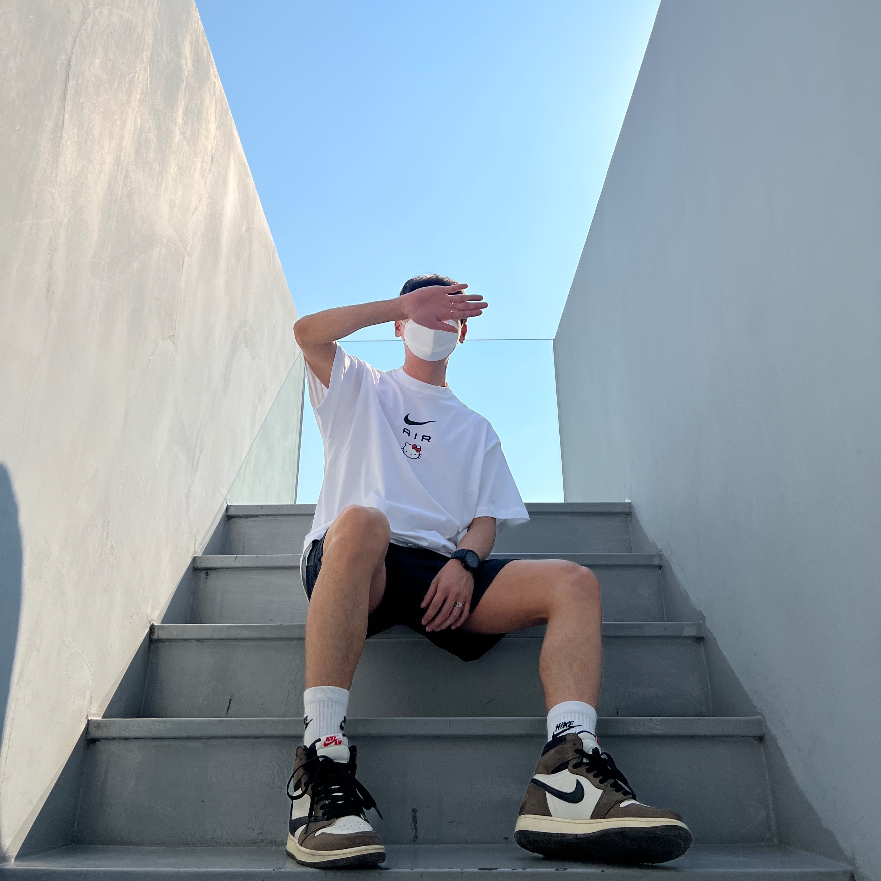 Nike x Hello Kitty NRG Air T-Shirt White - Asia, Jordan 1 x Travis Scott Retro High OG SP Mocha 착용 스타일