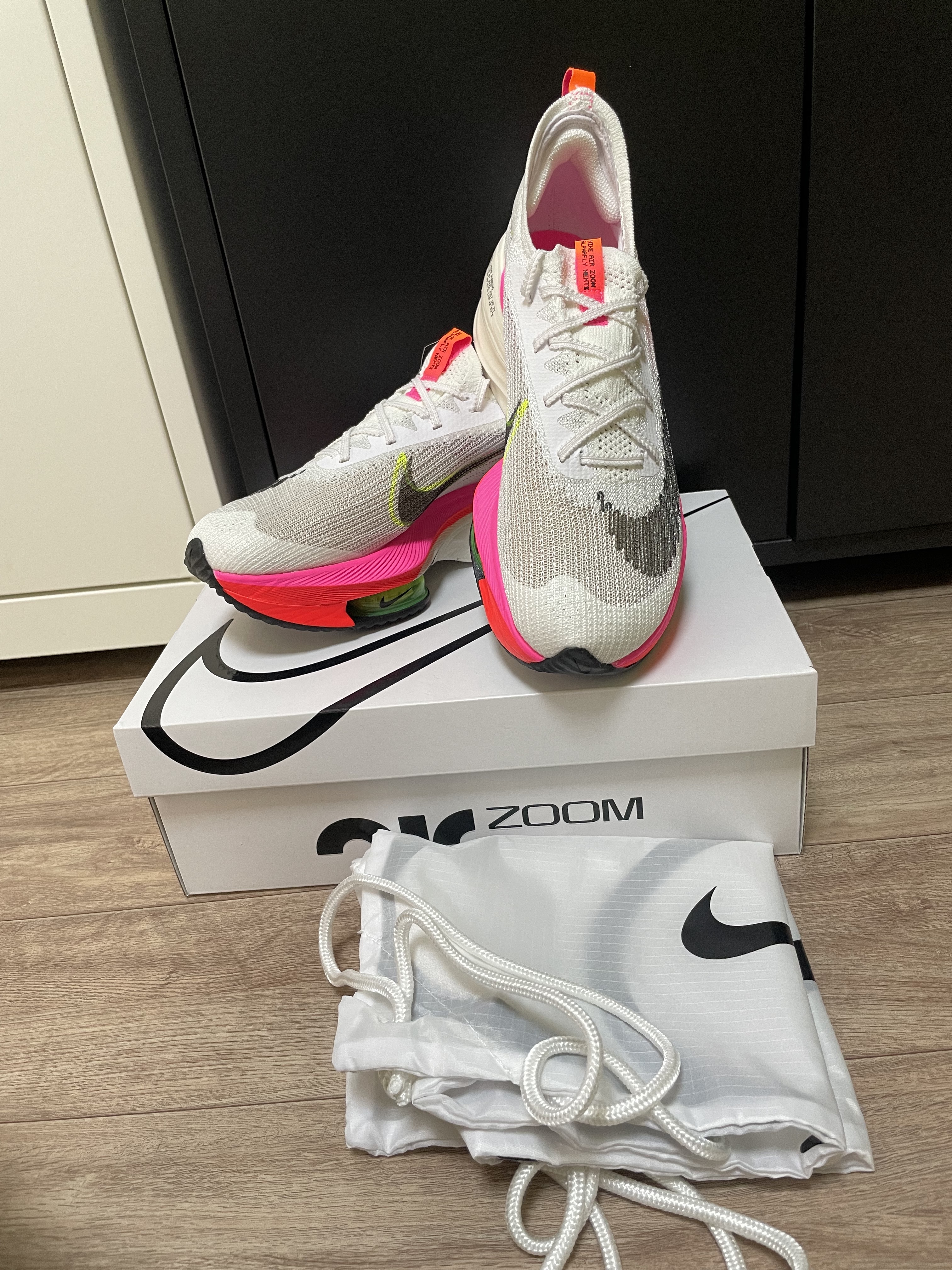 (W) Nike Air Zoom Alphafly Next% Flyknit Rawdacious 착용 스타일