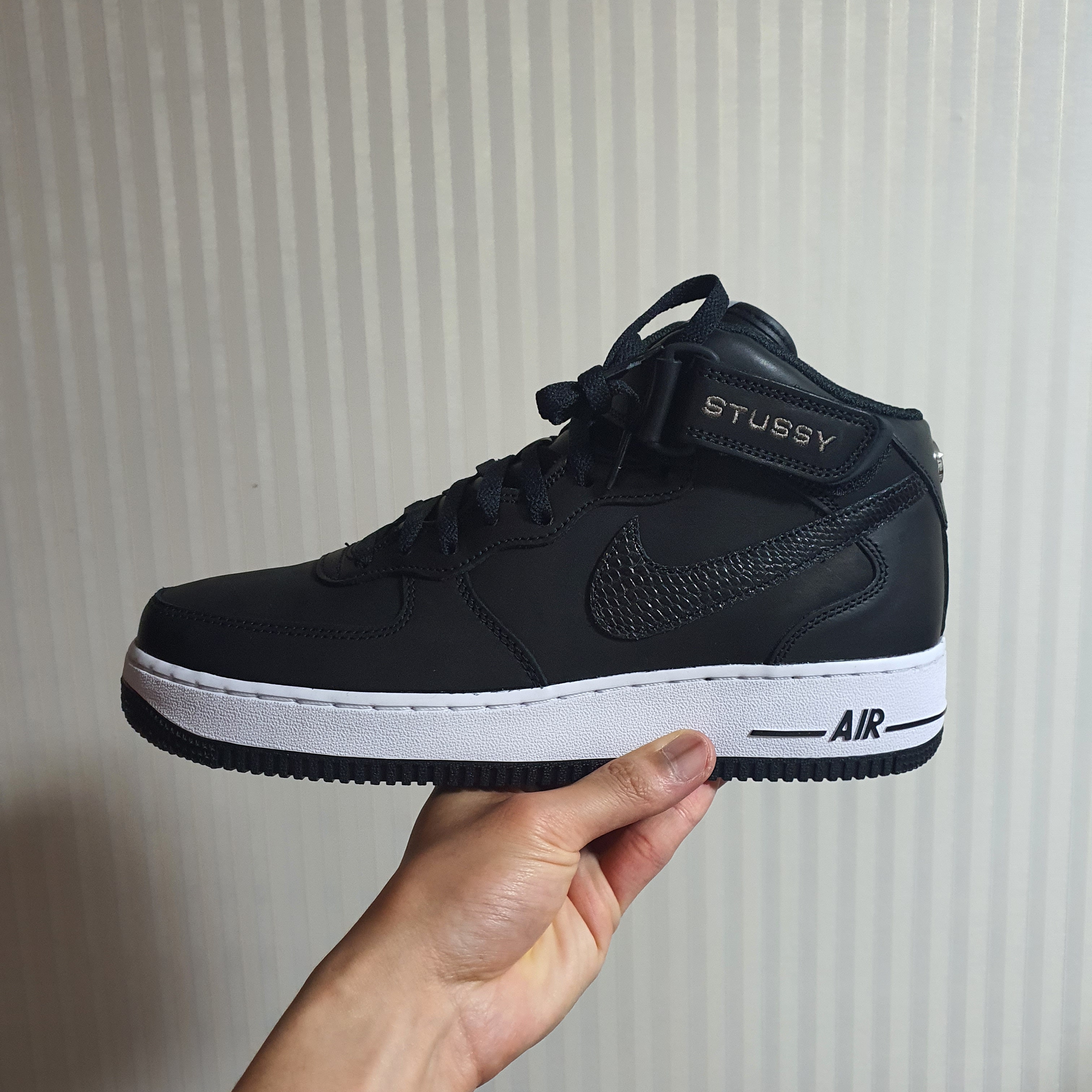 Nike x Stussy Air Force 1 '07 Mid SP Black 착용 스타일