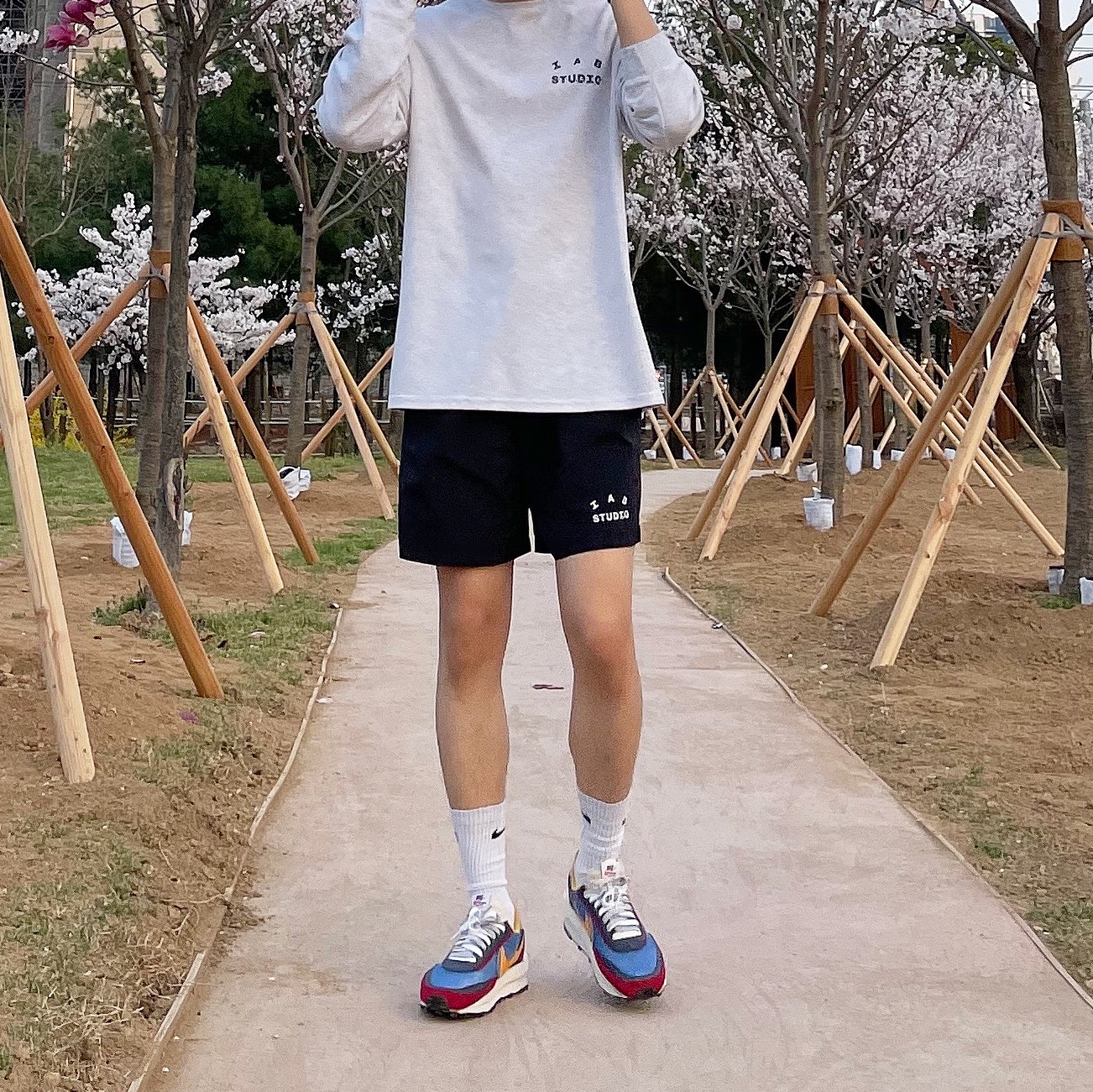 Nike x Sacai LDWaffle Blue Multi, IAB Studio Woven Shorts Black 착용 스타일