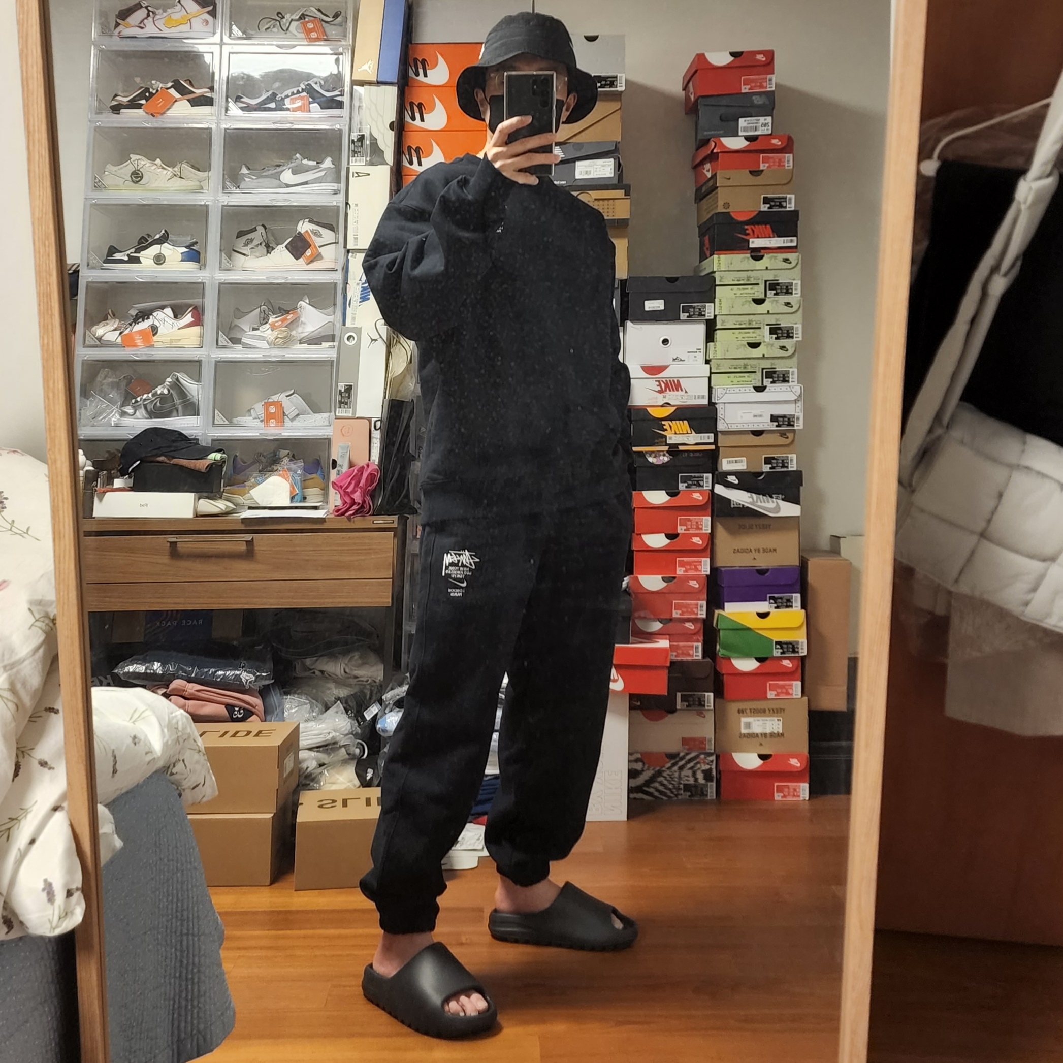 Nike x Stussy Bucket Hat Black, Nike x Stussy NRG ZR Fleece Crewneck Black - US/EU 착용 스타일 - 1
