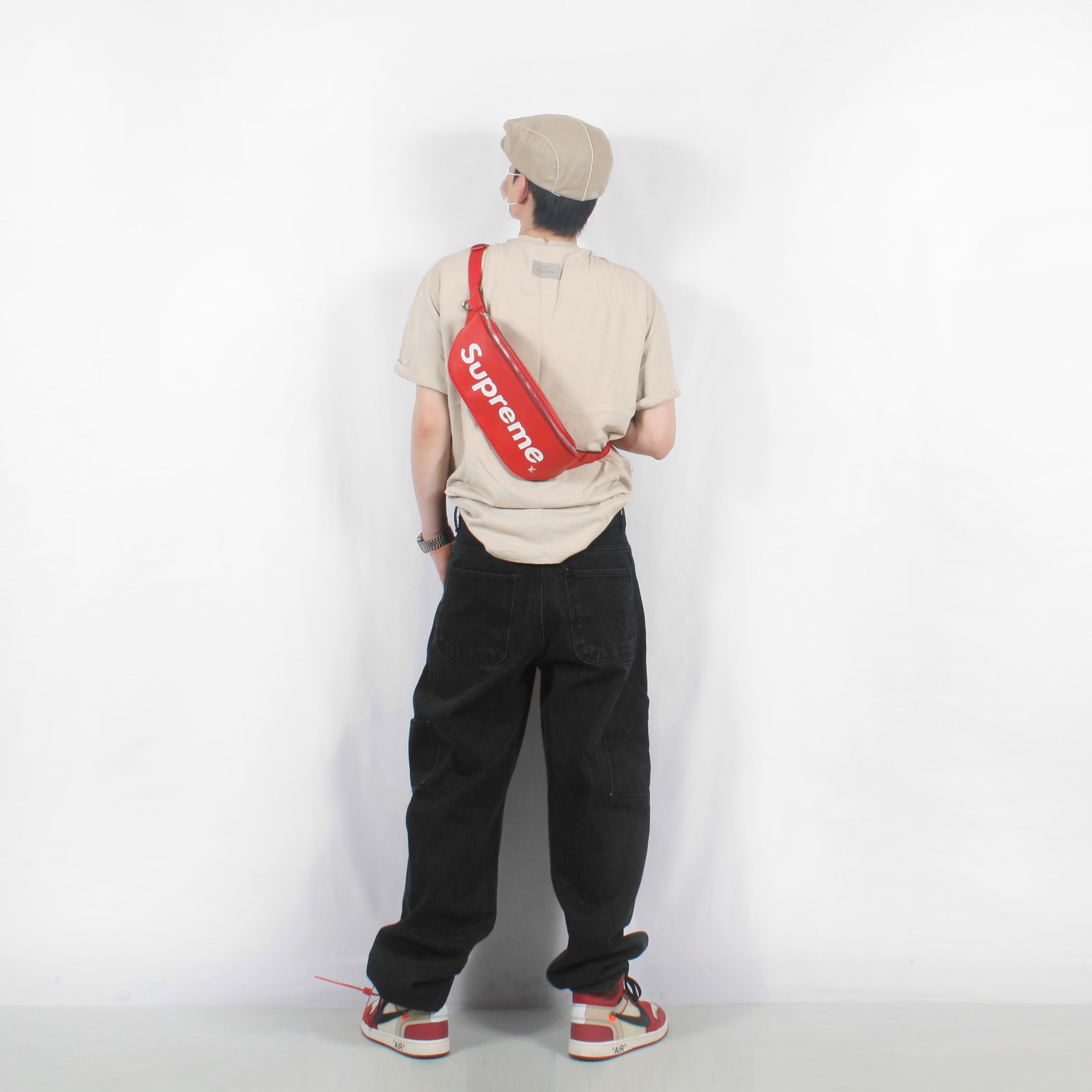 Supreme Webbing Keychain Red - 20FW, Nike x Fear of God Warm Up T-Shirt Oatmeal 착용 스타일 - 3