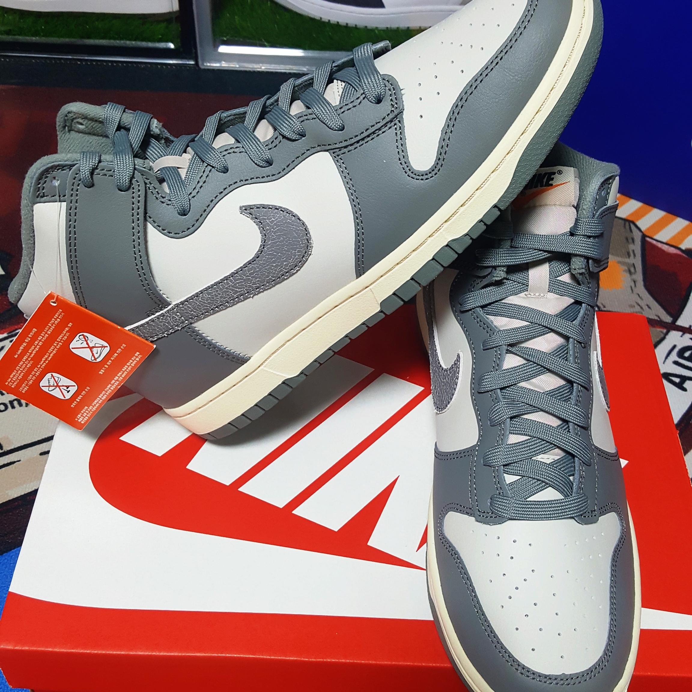 Nike Dunk High Retro SE VNTG Light Bone 착용 스타일 - 1