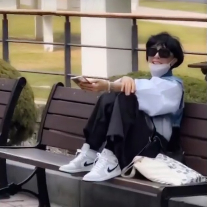 (W) Jordan 1 Mid Grey Fog 착용 스타일